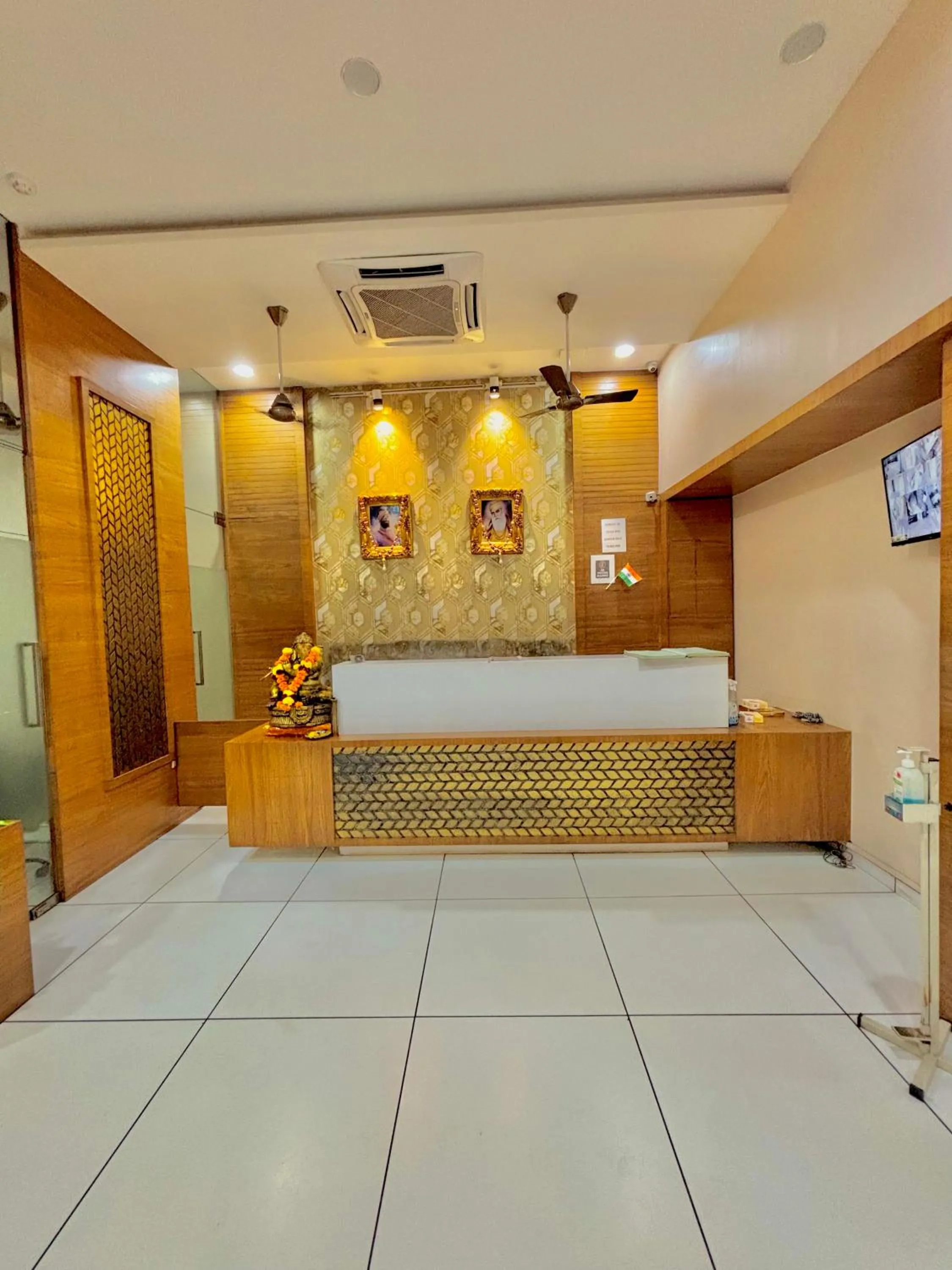 Lobby or reception in Hotel Neelkamal
