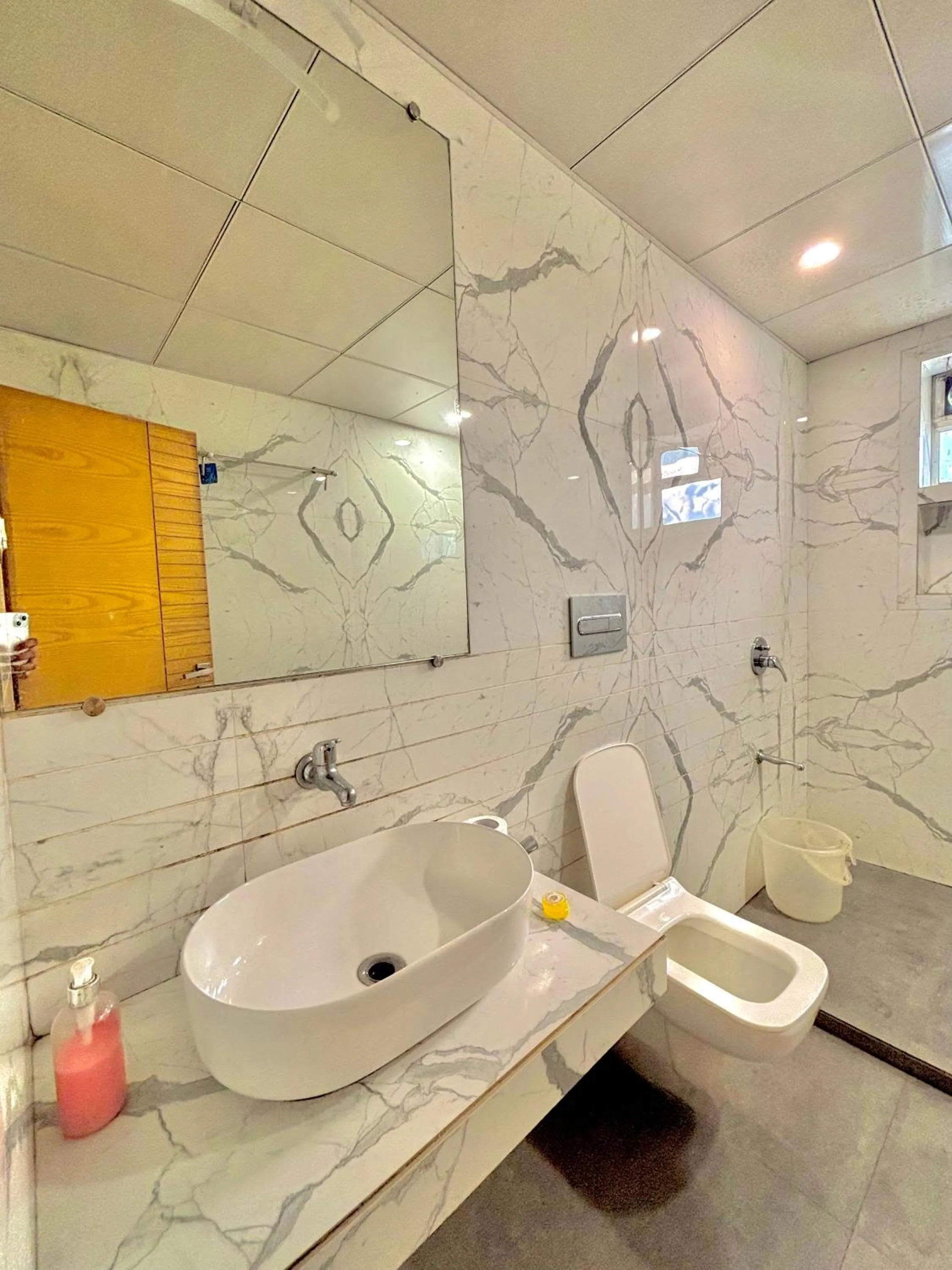 Shower in Hotel Neelkamal