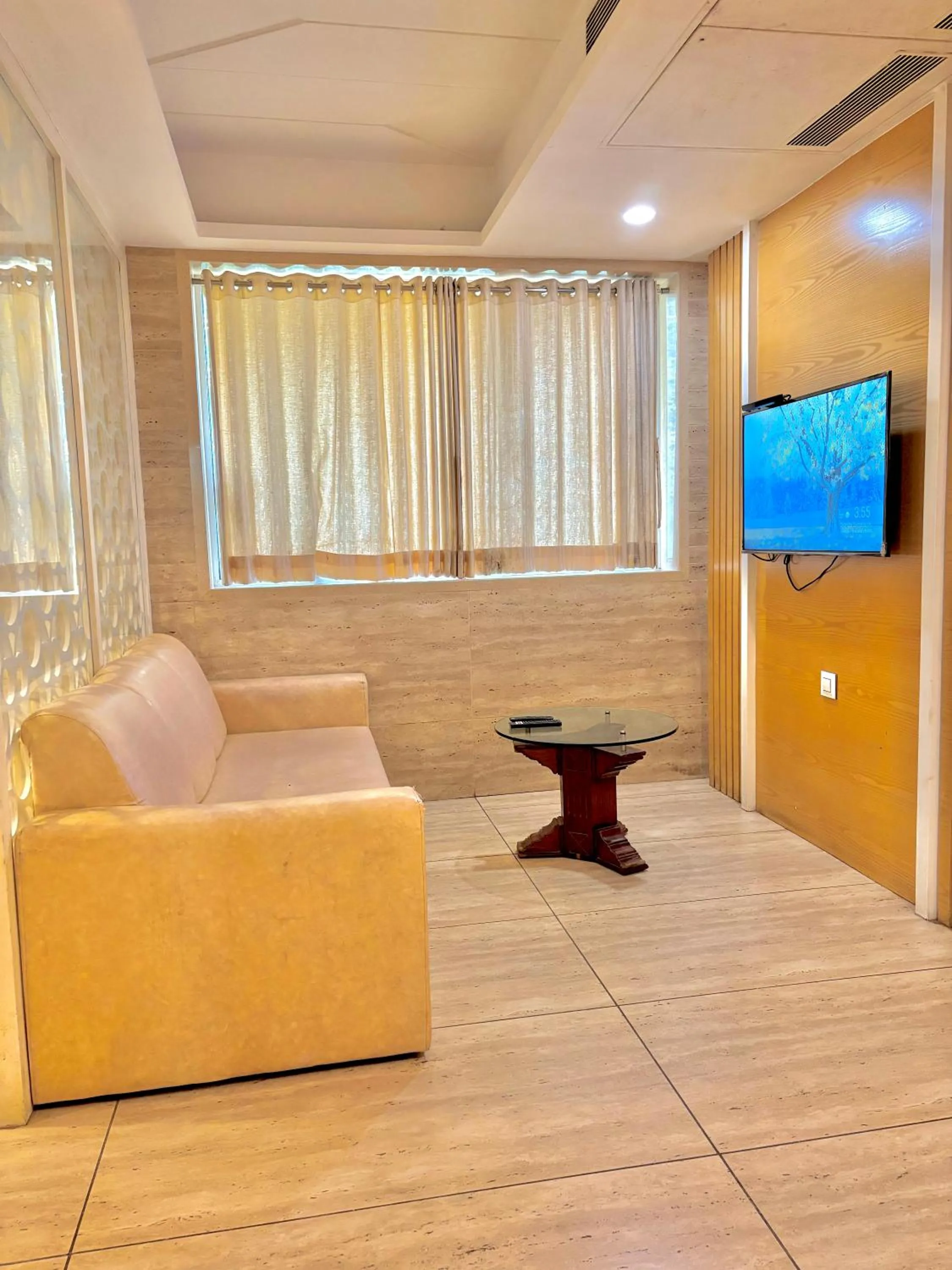 TV and multimedia in Hotel Neelkamal