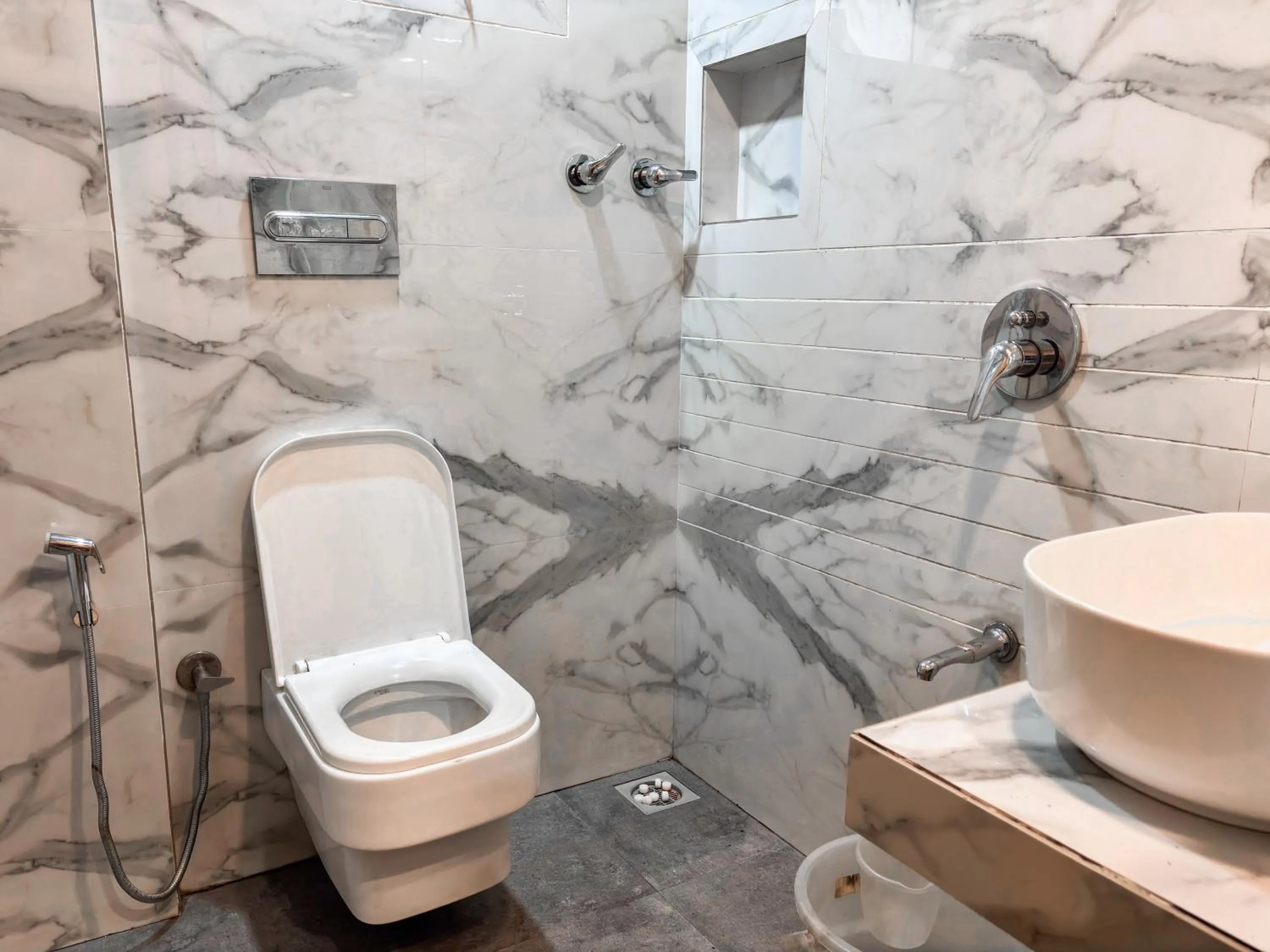 Shower in Hotel Neelkamal