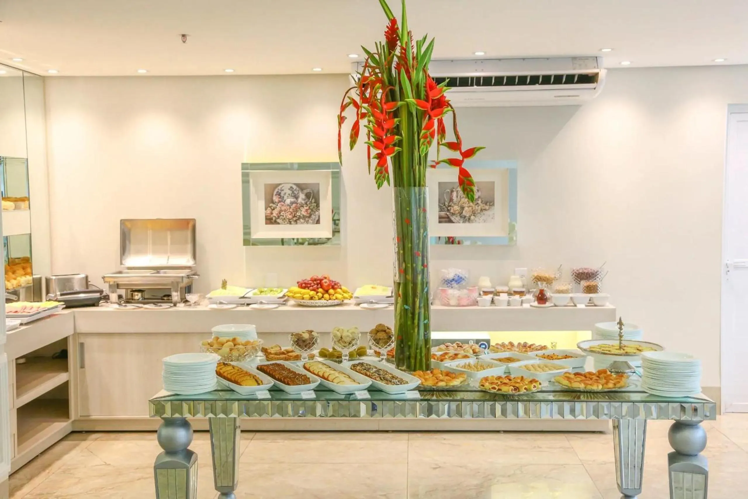 Restaurant/places to eat in Céu Palmas Hotel