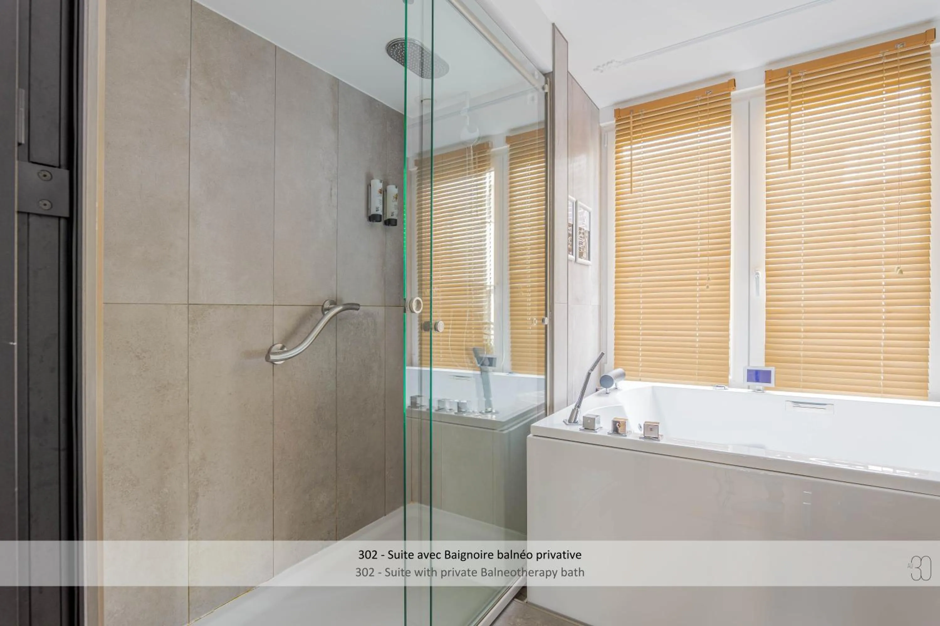 Shower in Au 30 Lille Centre Grand Palais