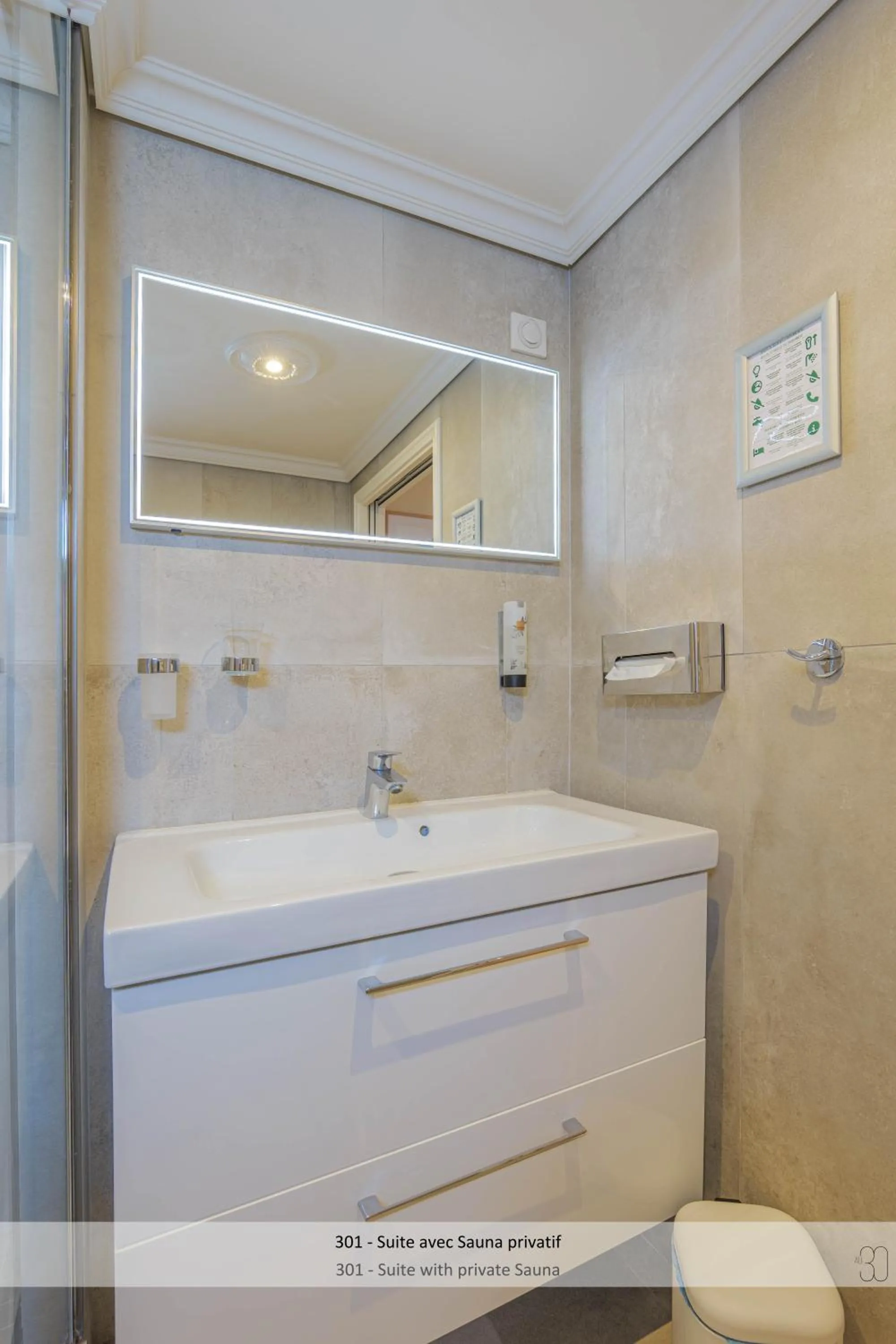 Bathroom in Au 30 Lille Centre Grand Palais