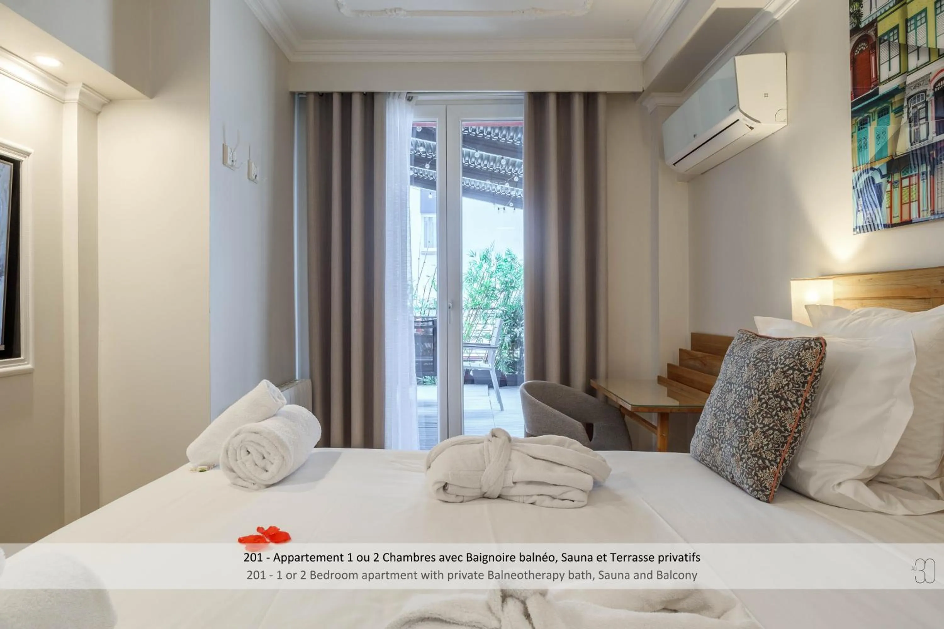 Bed in Au 30 Lille Centre Grand Palais