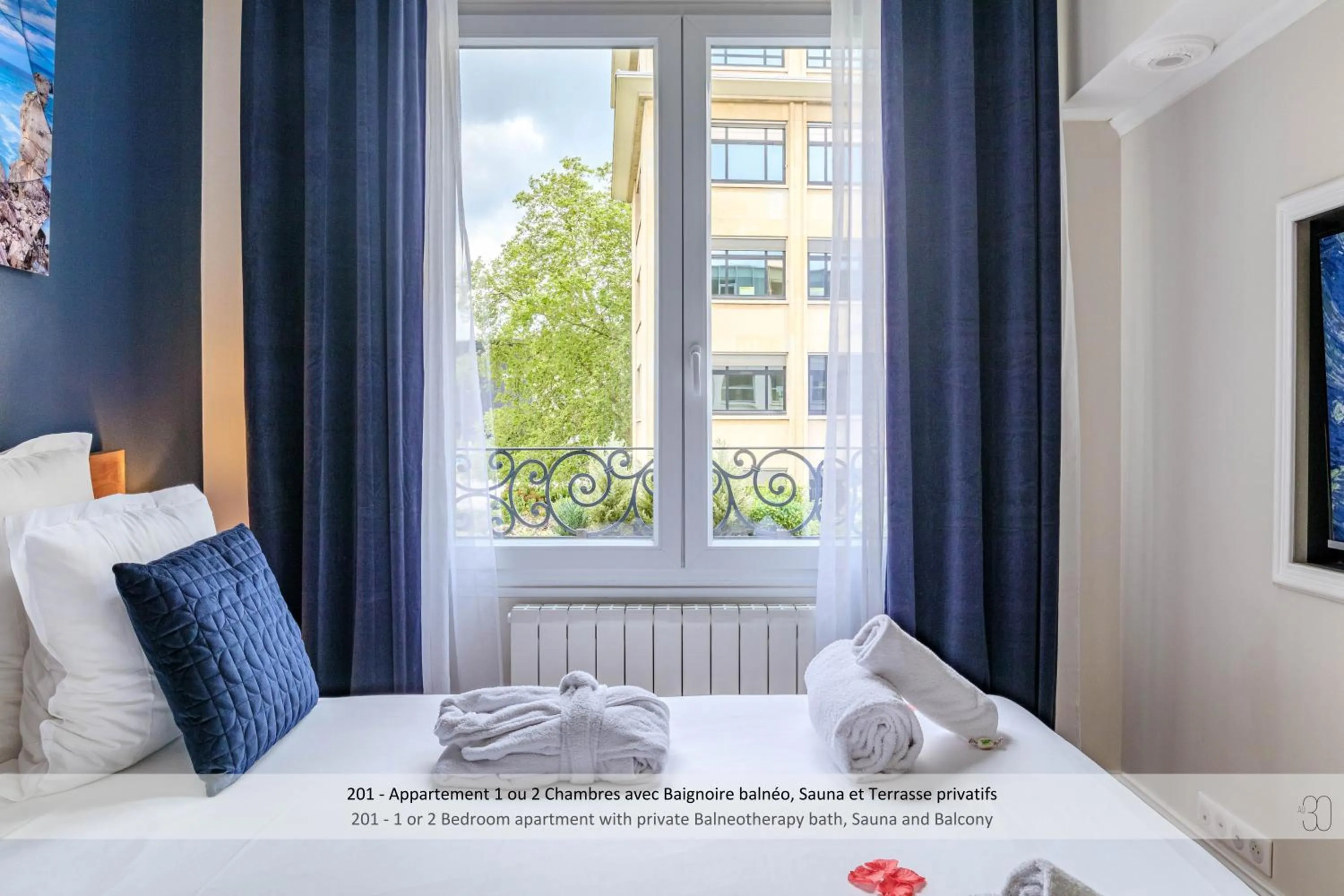 Bedroom, Bed in Au 30 Lille Centre Grand Palais