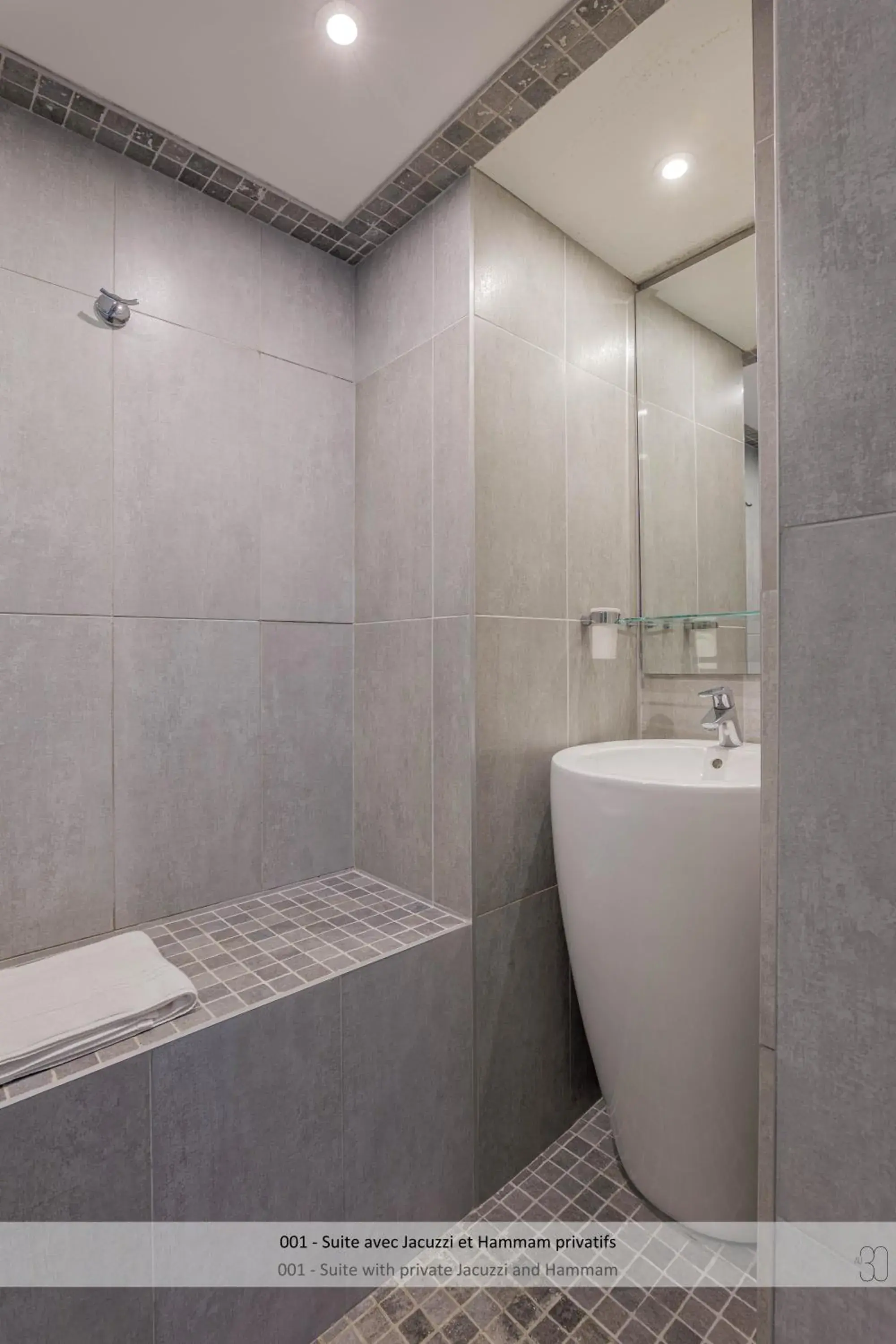 Bathroom in Au 30 Lille Centre Grand Palais Bathroom in Au 30 Lille Centre Grand Palais