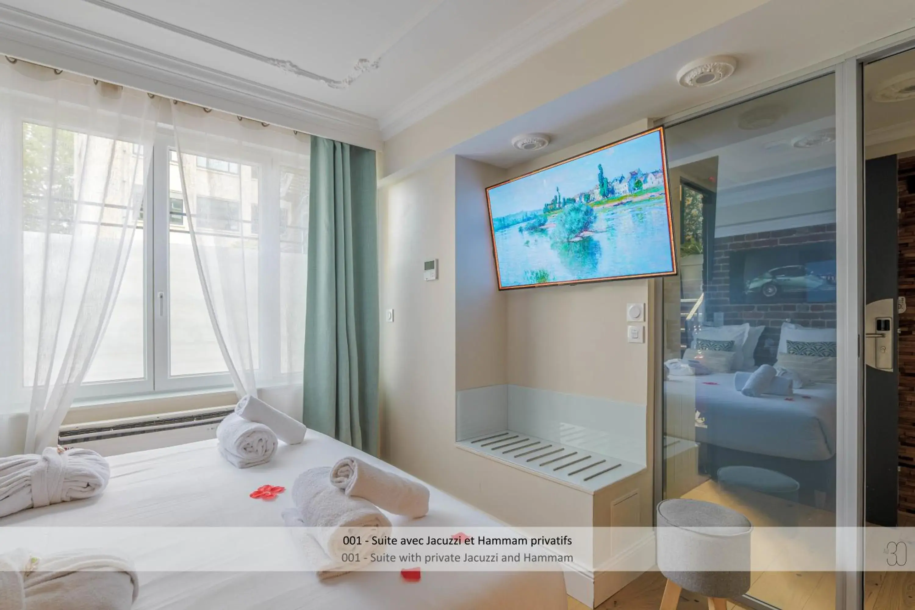 Photo of the whole room, Bed in Au 30 Lille Centre Grand Palais Photo of the whole room, Bed in Au 30 Lille Centre Grand Palais