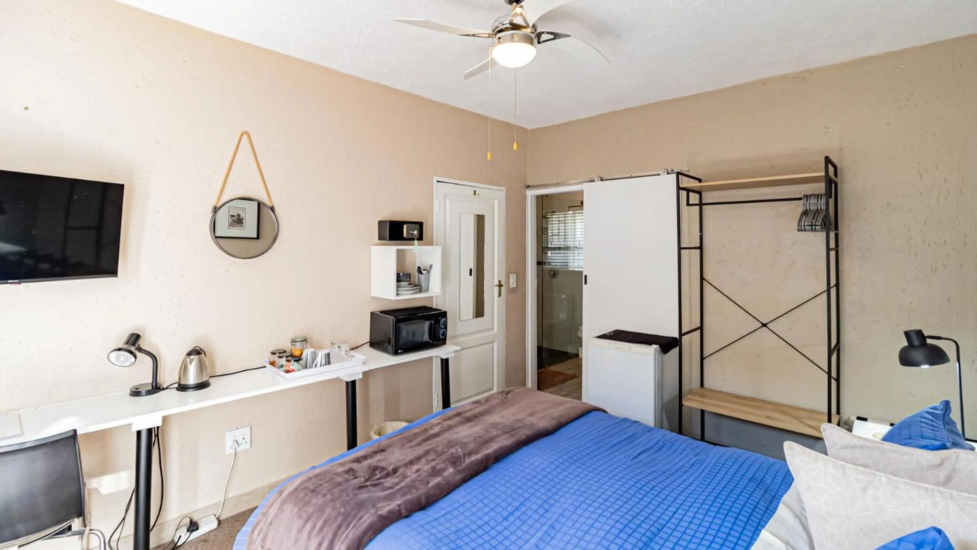 Bedroom, Bed in B&B on 8th Avenue