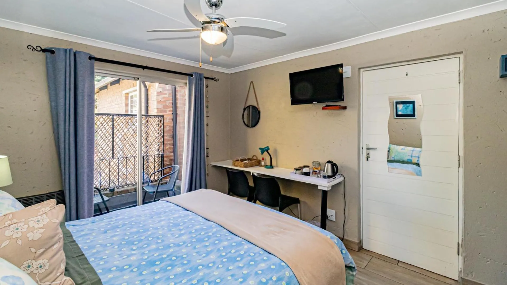 Bedroom, Bed in B&B on 8th Avenue