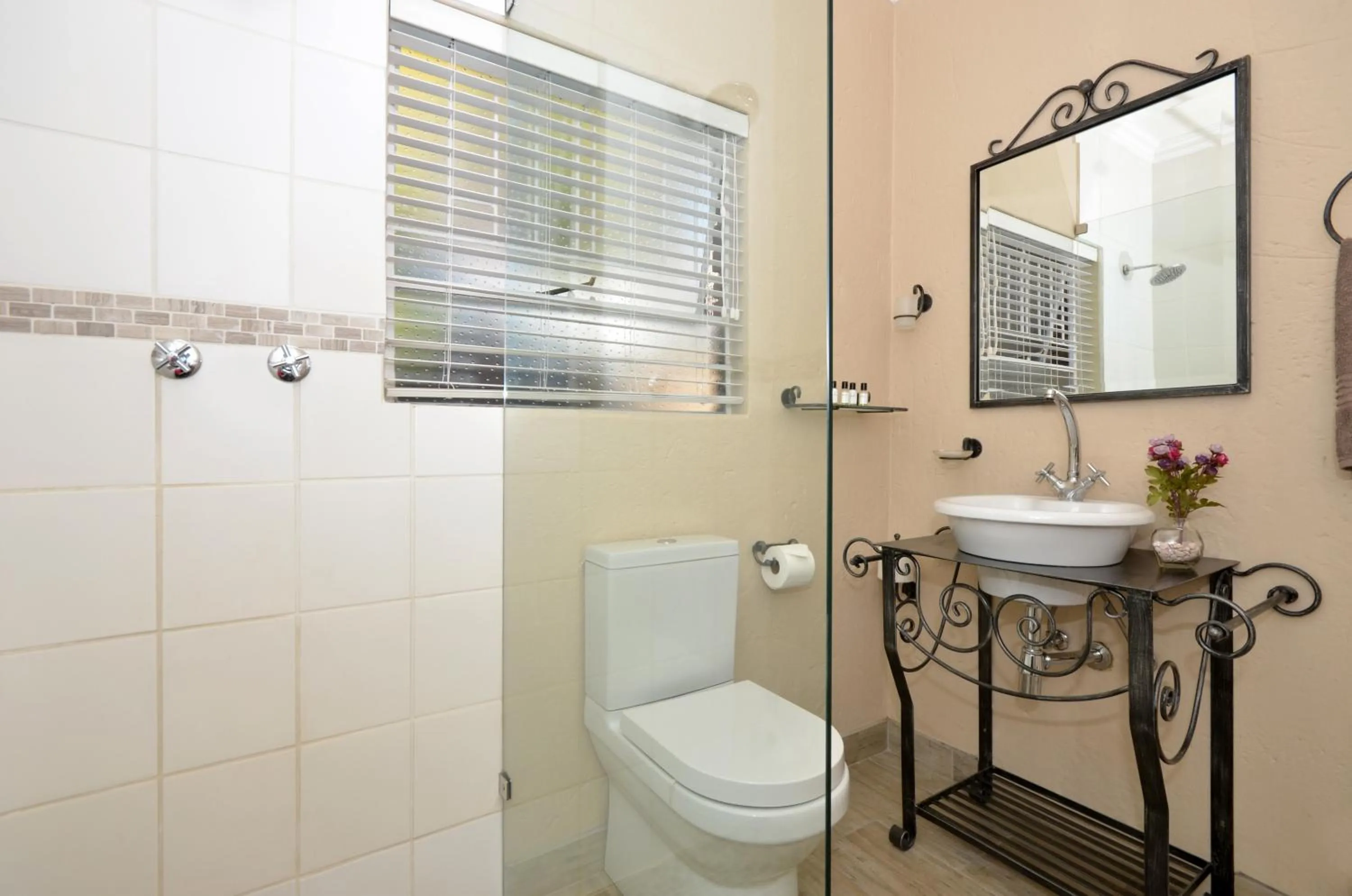 Photo of the whole room in B&B on 8th Avenue