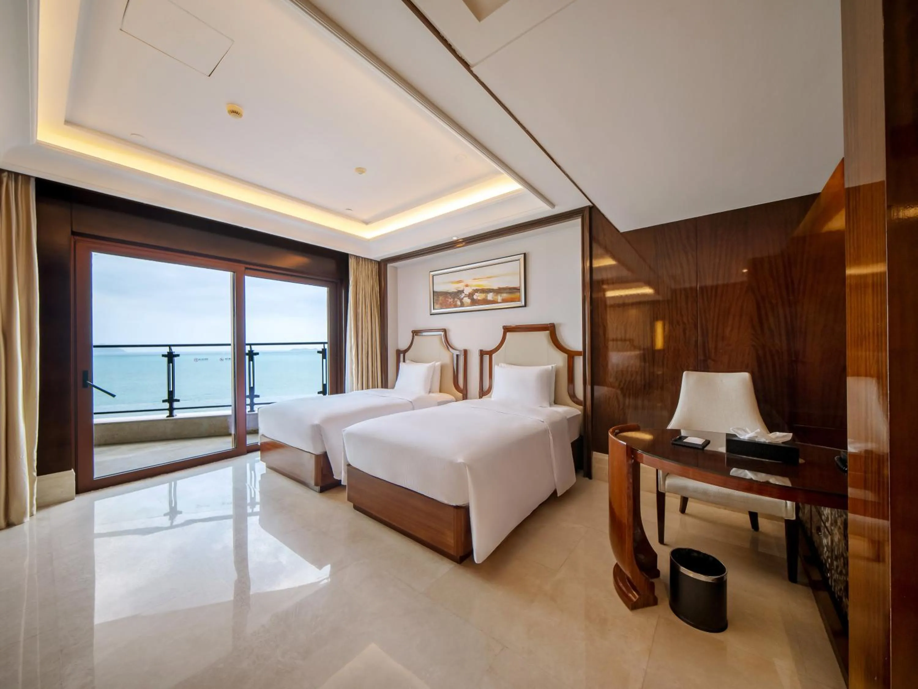Deluxe King Suite with Sea View in Doubletree By Hilton Sanya Bay
