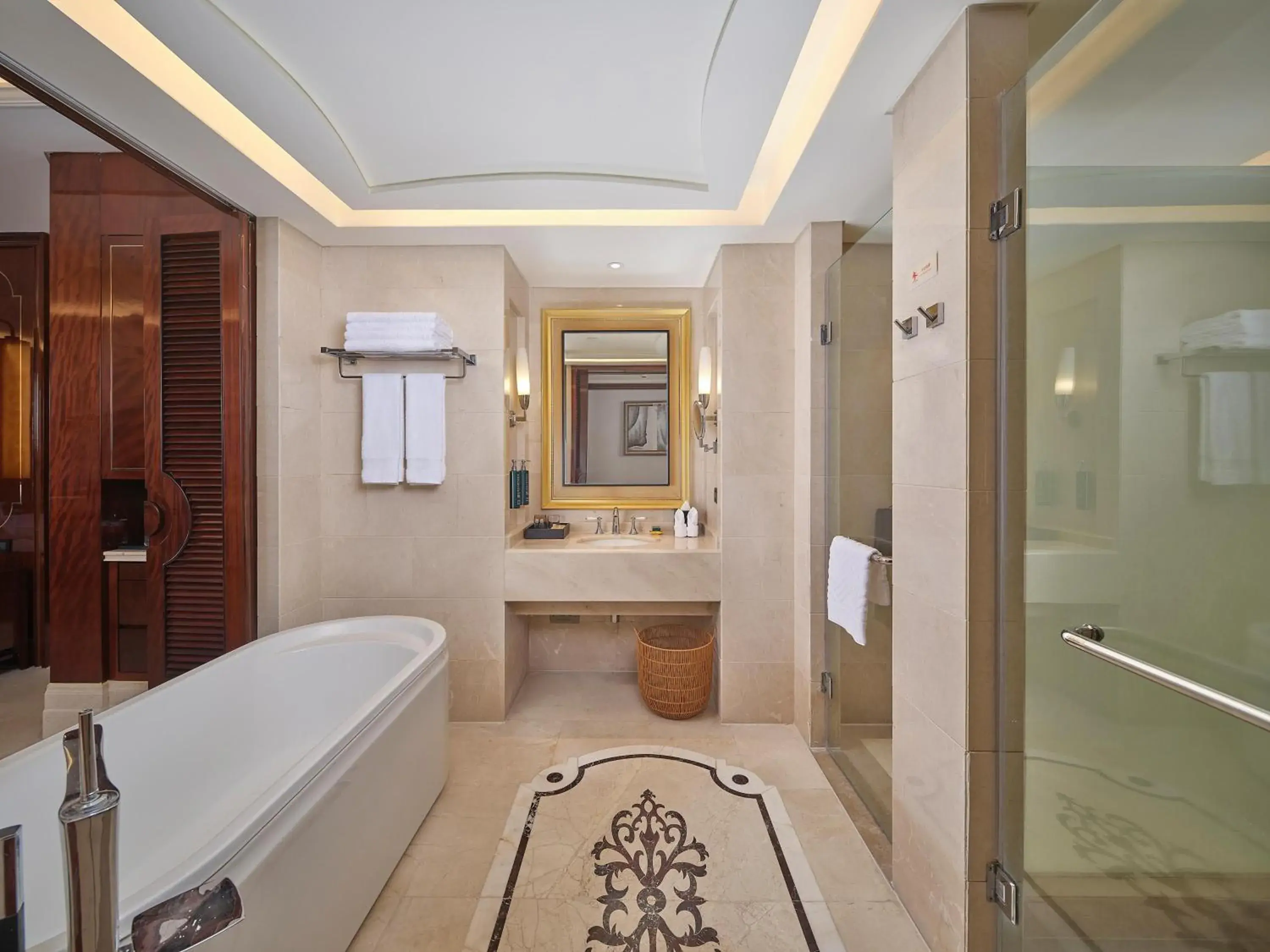 King Guest Room with Balcony in Doubletree By Hilton Sanya Bay King Guest Room with Balcony in Doubletree By Hilton Sanya Bay