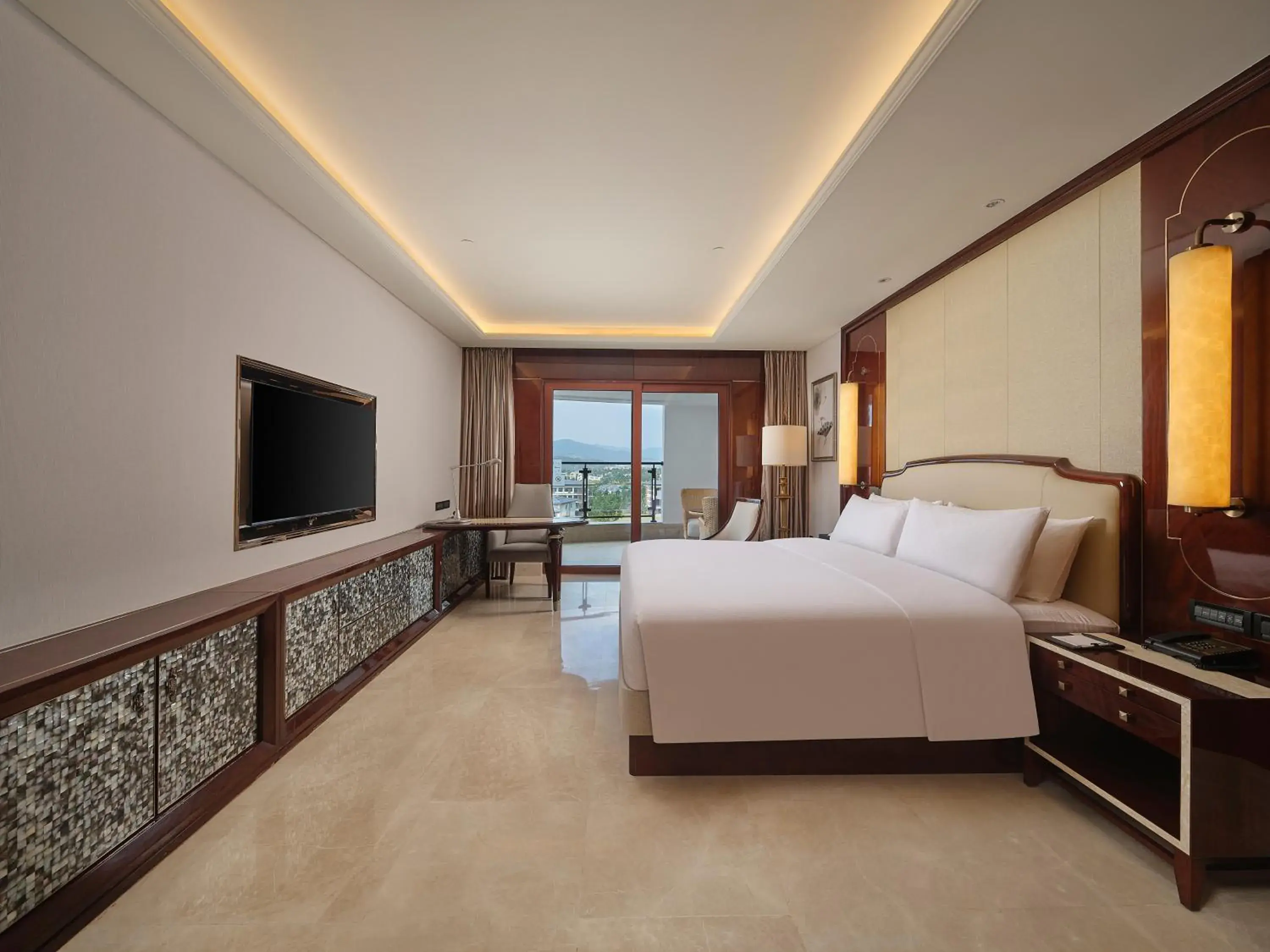 King Guest Room with Balcony in Doubletree By Hilton Sanya Bay King Guest Room with Balcony in Doubletree By Hilton Sanya Bay