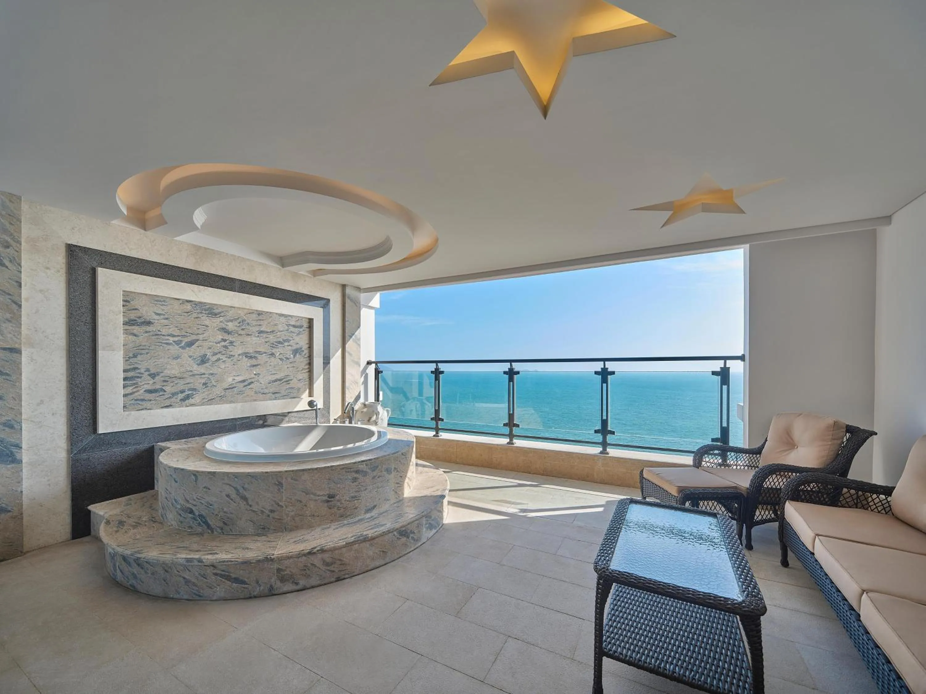 Deluxe King Room with Sea View in Doubletree By Hilton Sanya Bay
