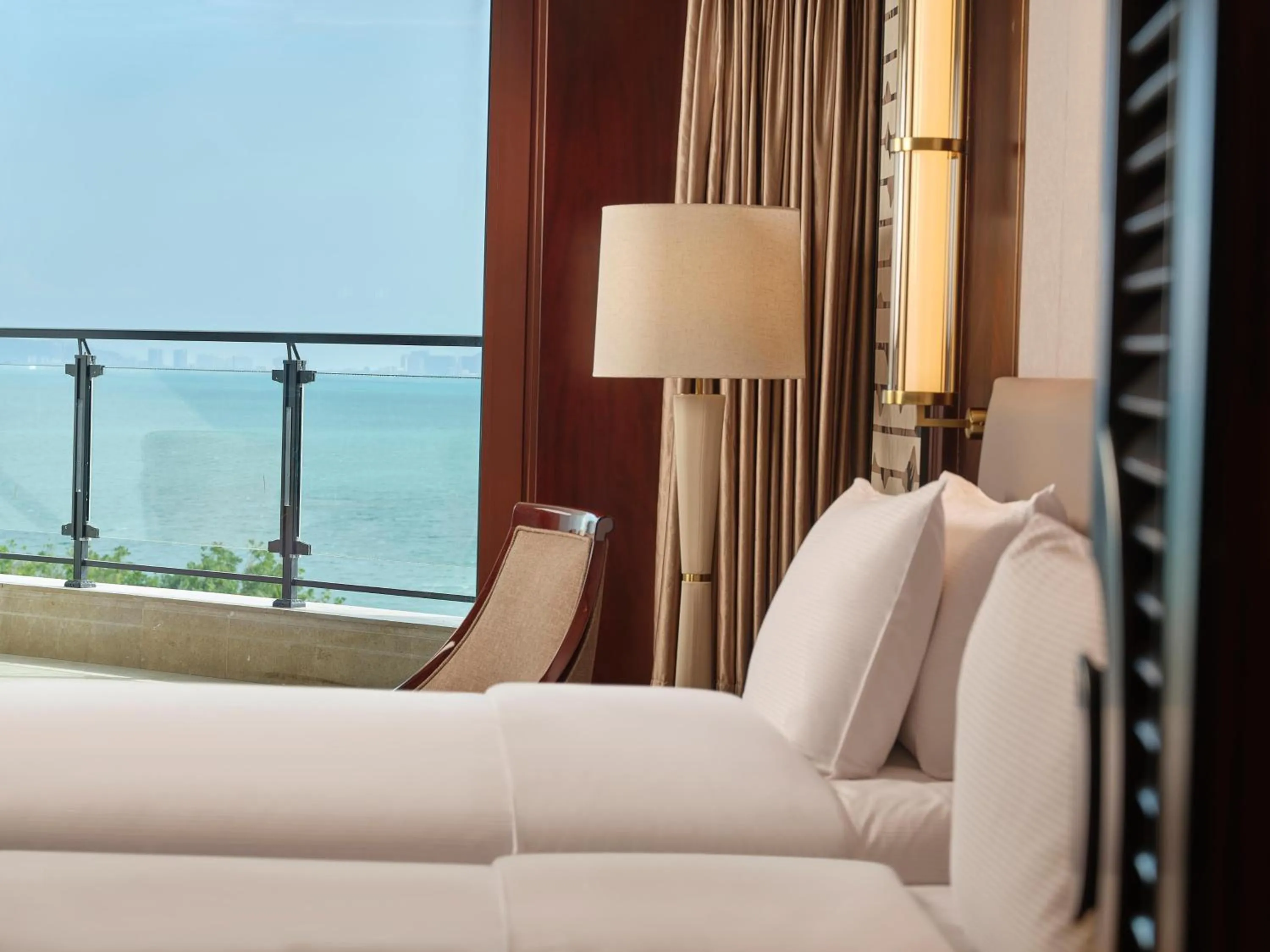 Twin Room with Sea View in Doubletree By Hilton Sanya Bay