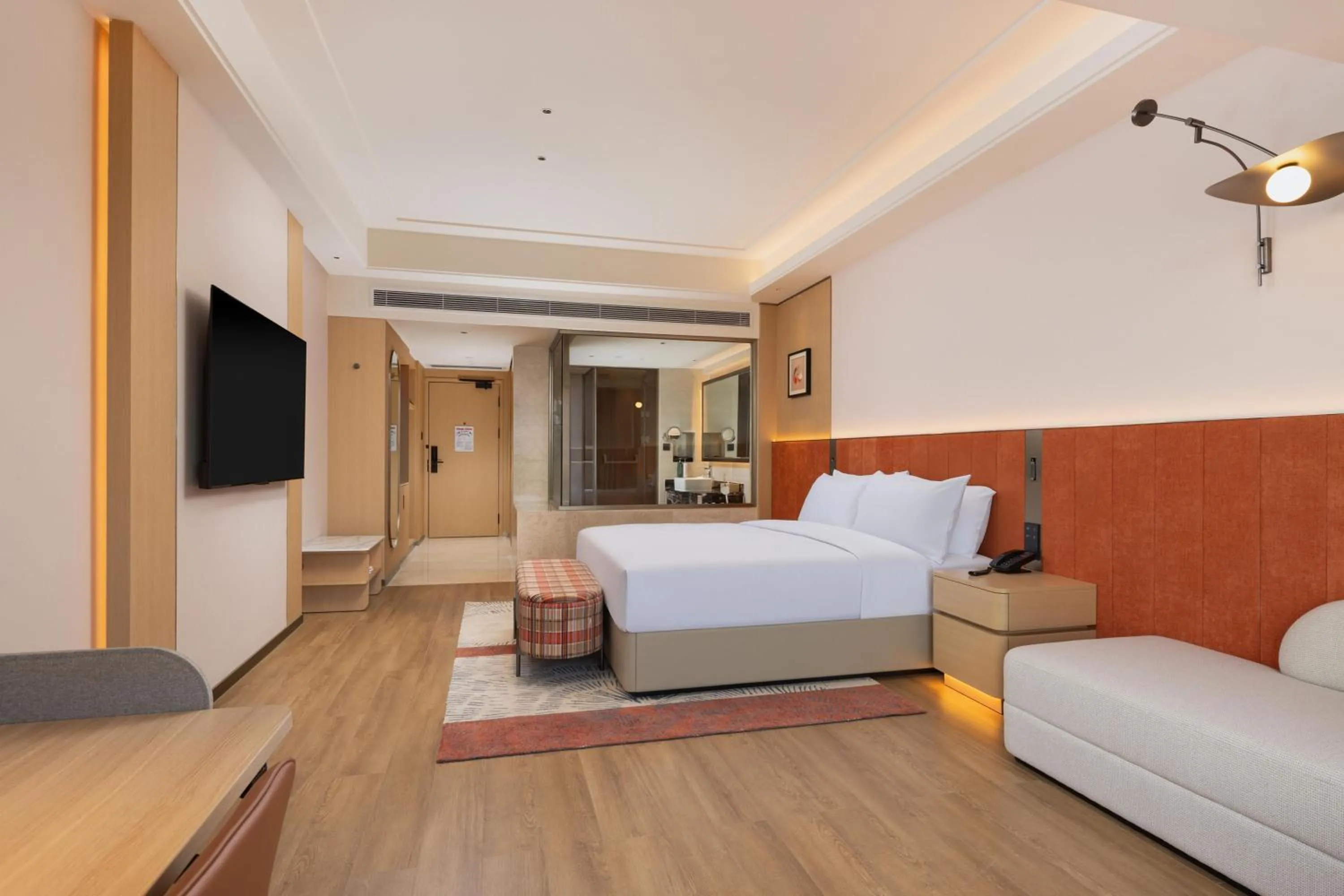 Deluxe King Room with River View in Hilton Garden Inn Dongguan Wanjiang Jiangjing Road