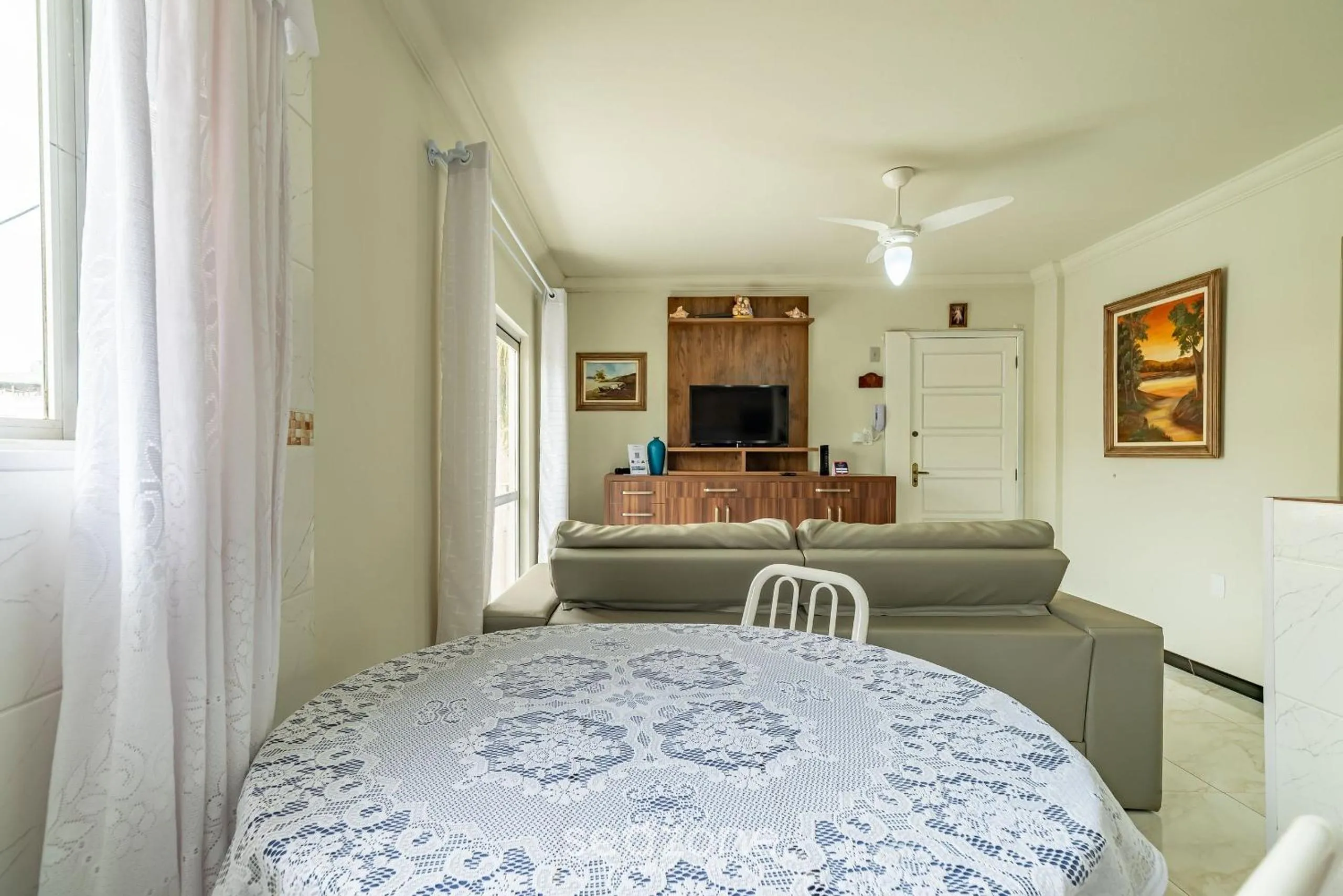 Living room, Bed in Apto 2Q a 260m da praia do Canto - Itapema RTL0302
