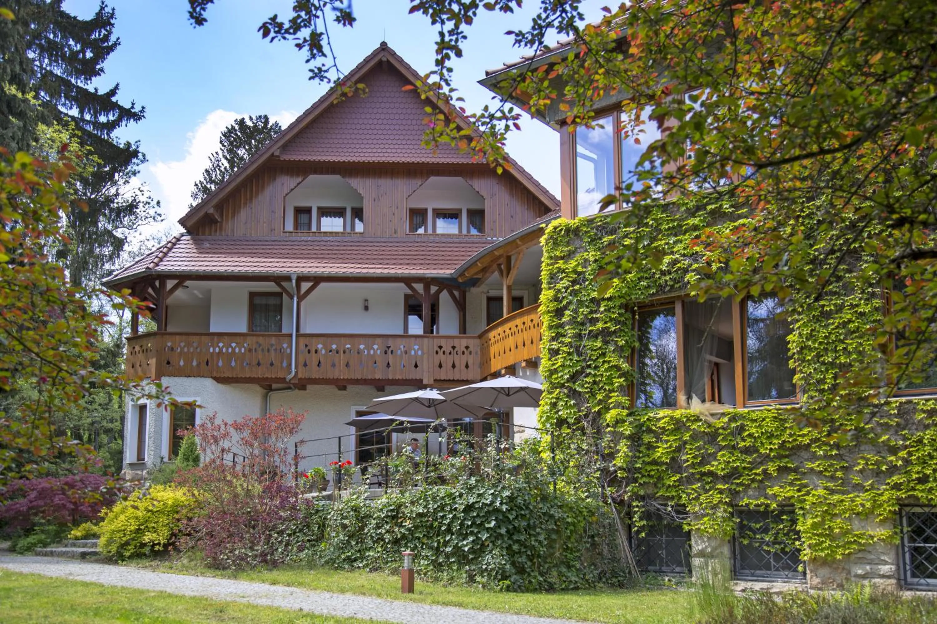 Property building in Willa Zameczek