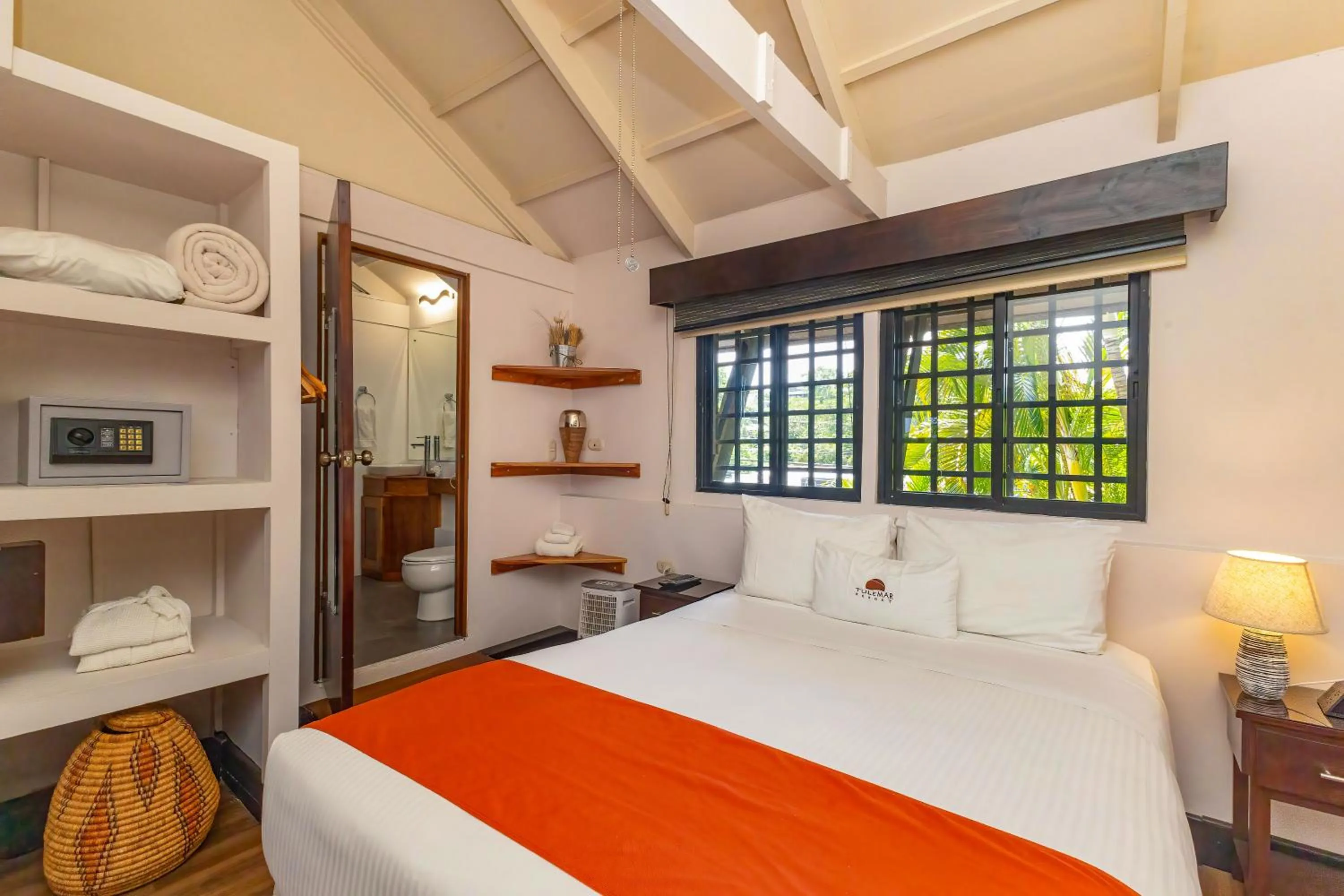 Bedroom, Bed in Tulemar Resort