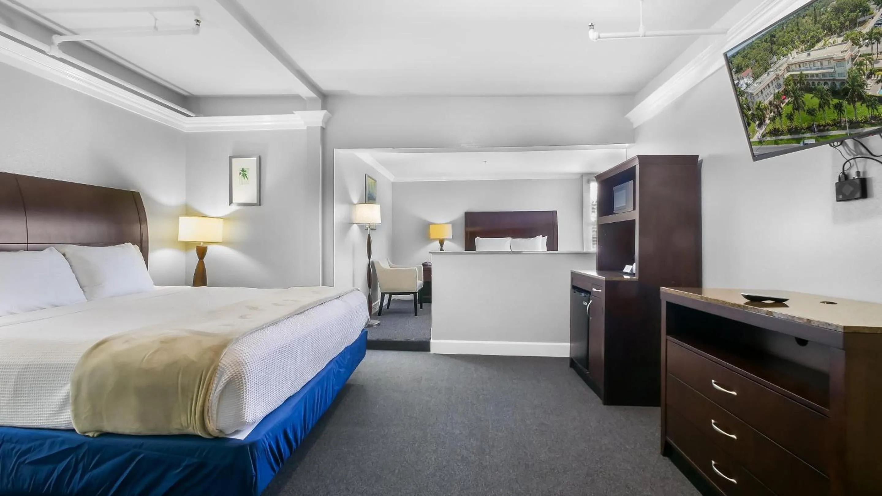 Bedroom, Bed in Crystal Bay Historic Hotel