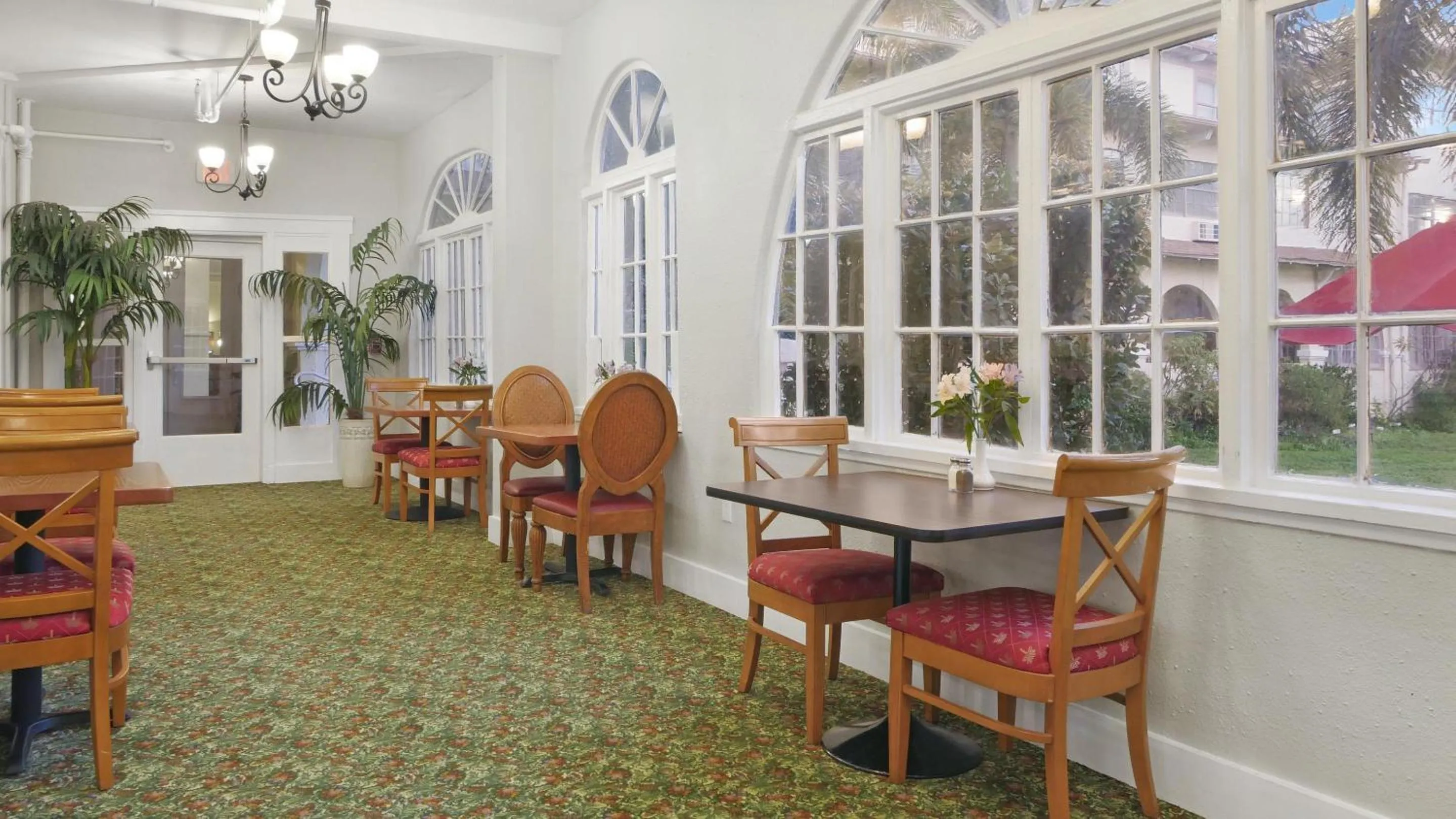Dining area in Crystal Bay Historic Hotel
