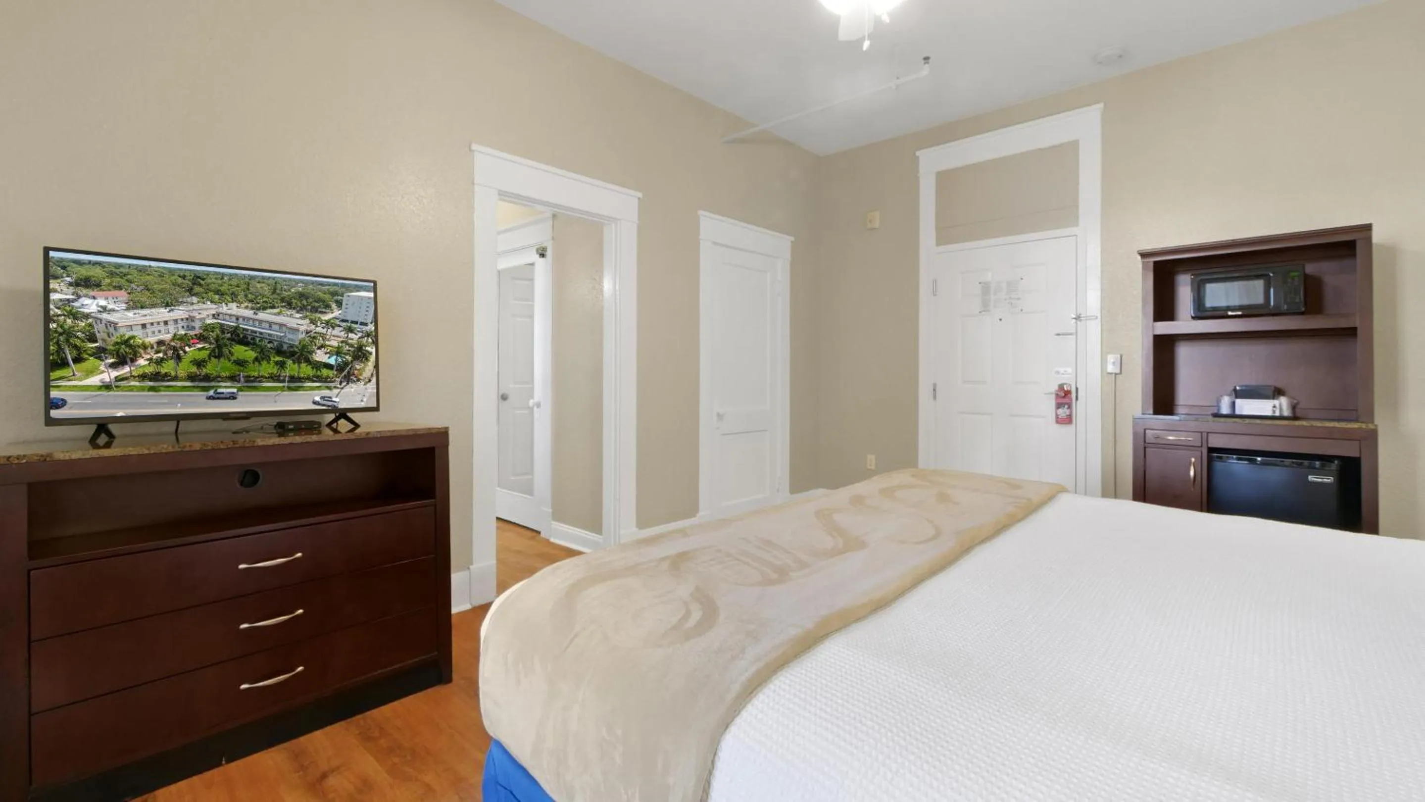 View (from property/room), Bed in Crystal Bay Historic Hotel