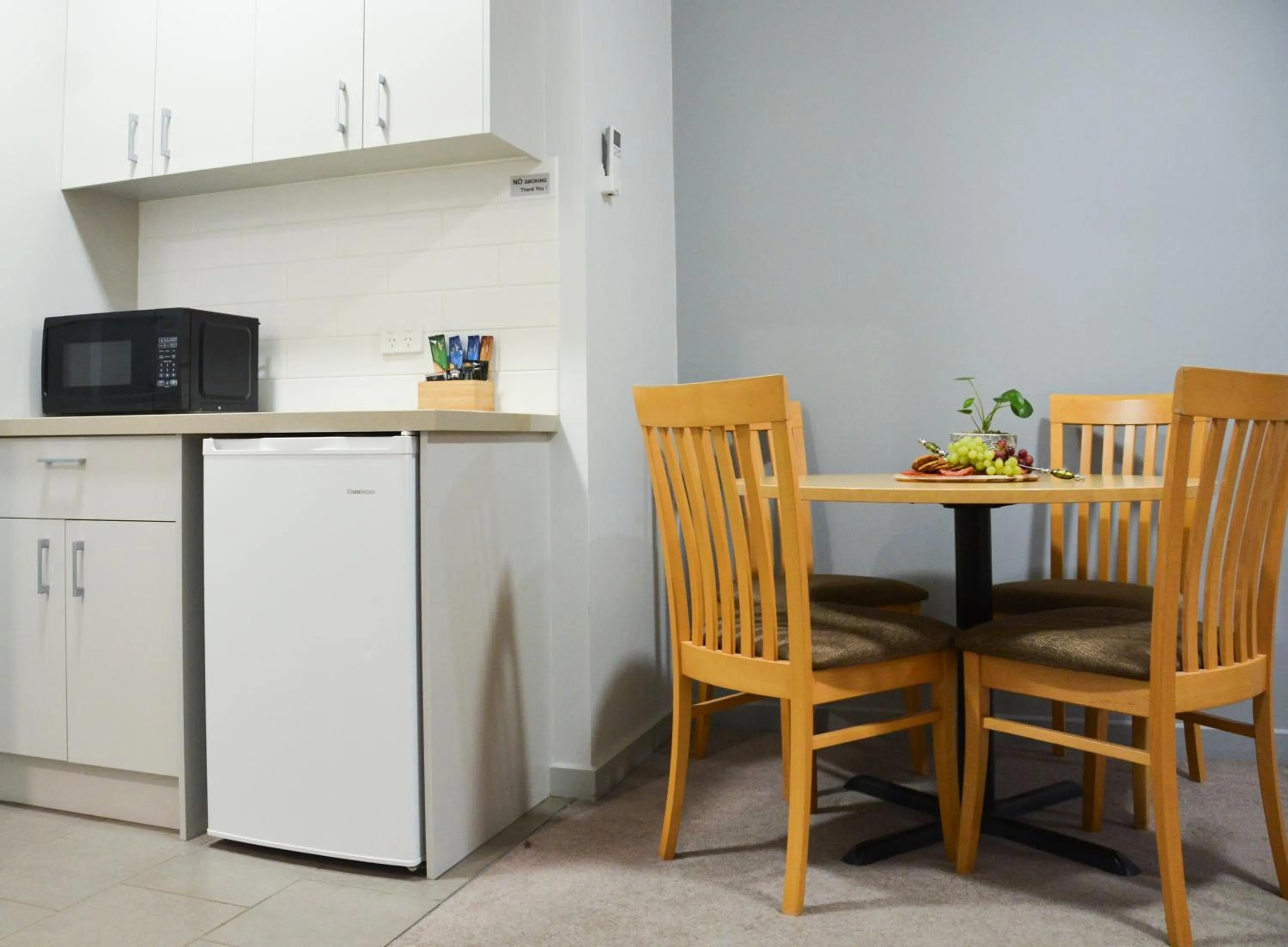 Kitchen or kitchenette in Mansfield Apartments