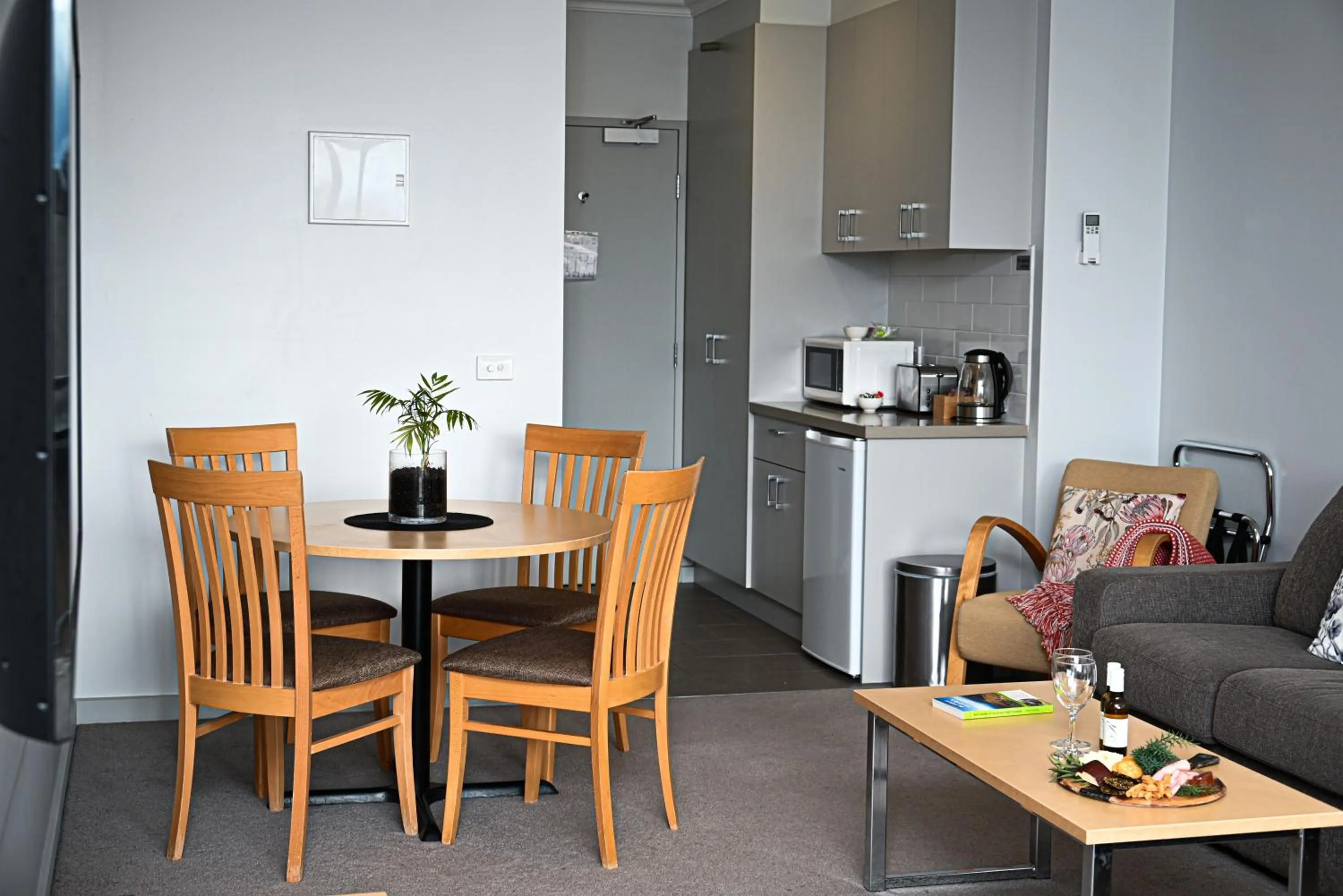 Kitchen or kitchenette in Mansfield Apartments