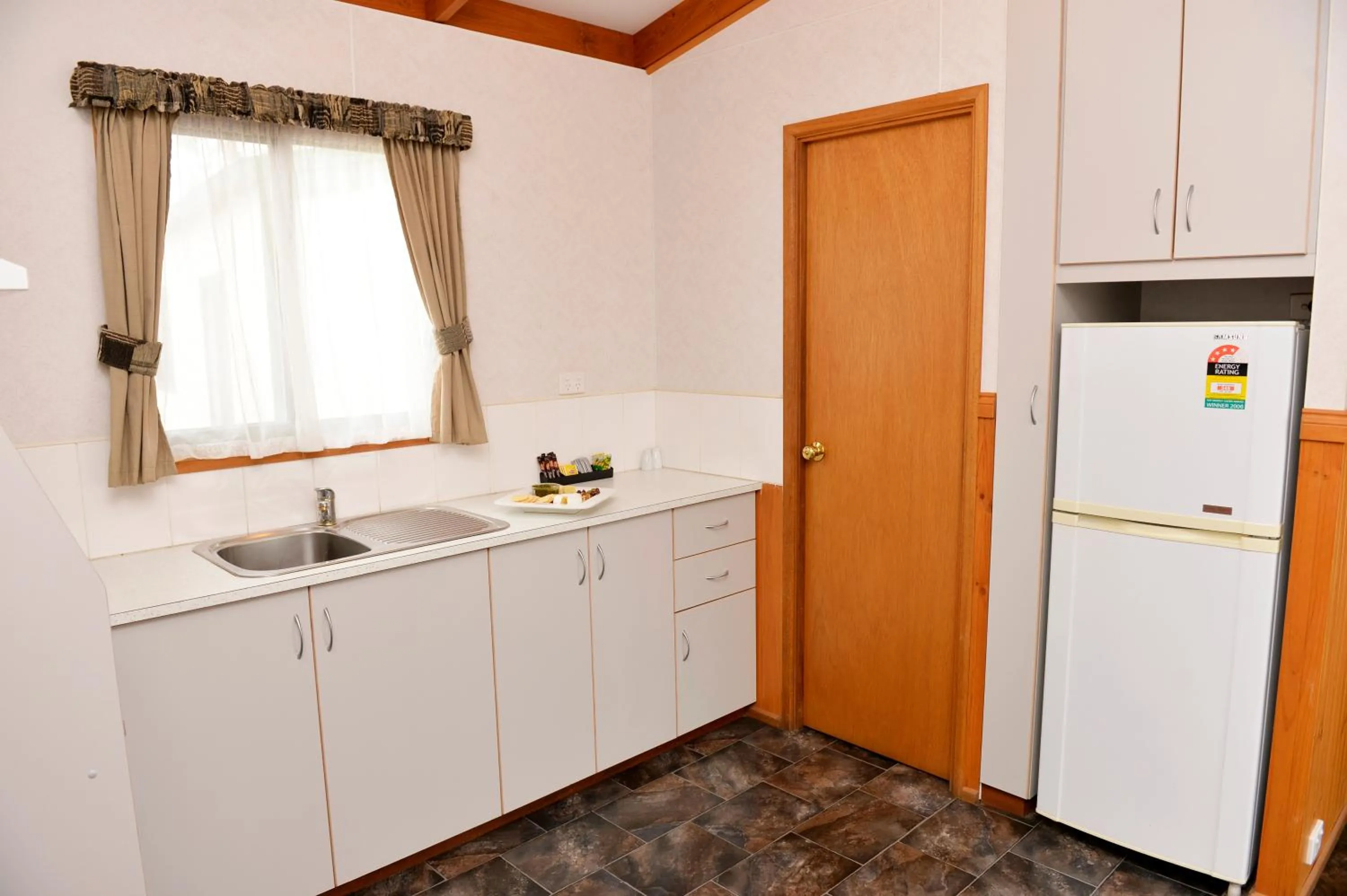 Kitchen or kitchenette in Riverside Cabin Park