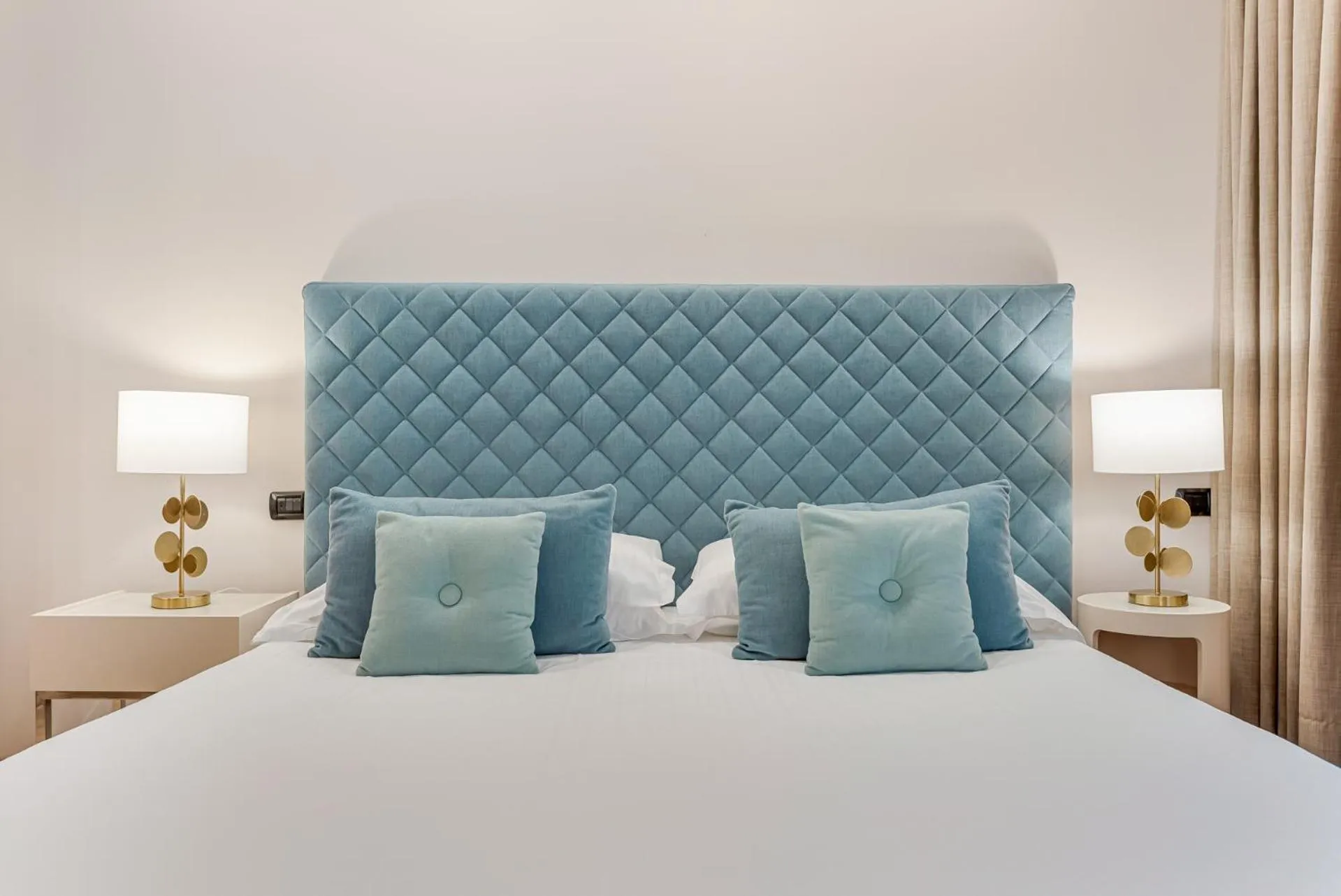 Bed in Hotel Excelsior