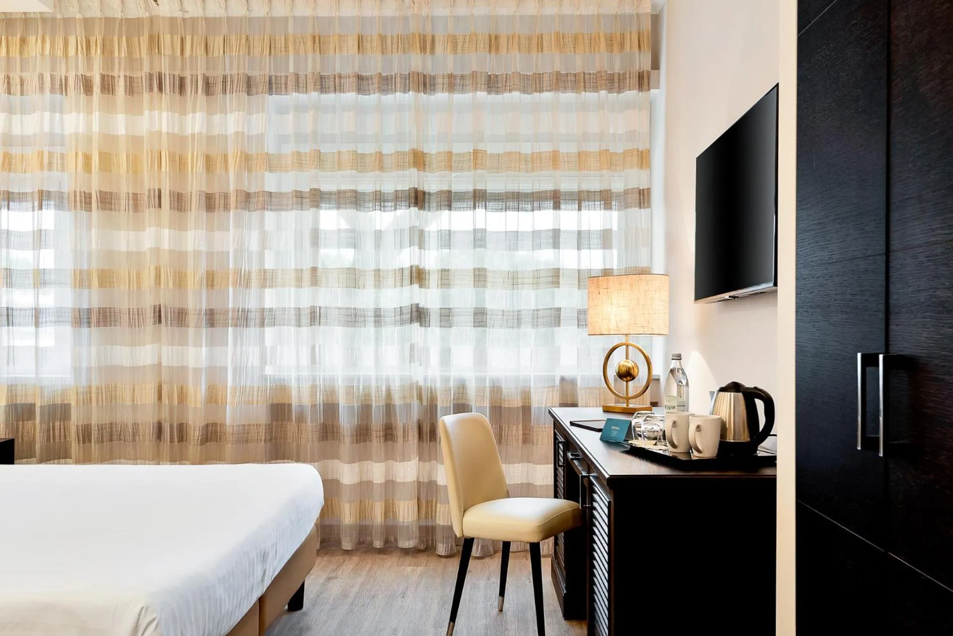 Bed in Hotel Excelsior