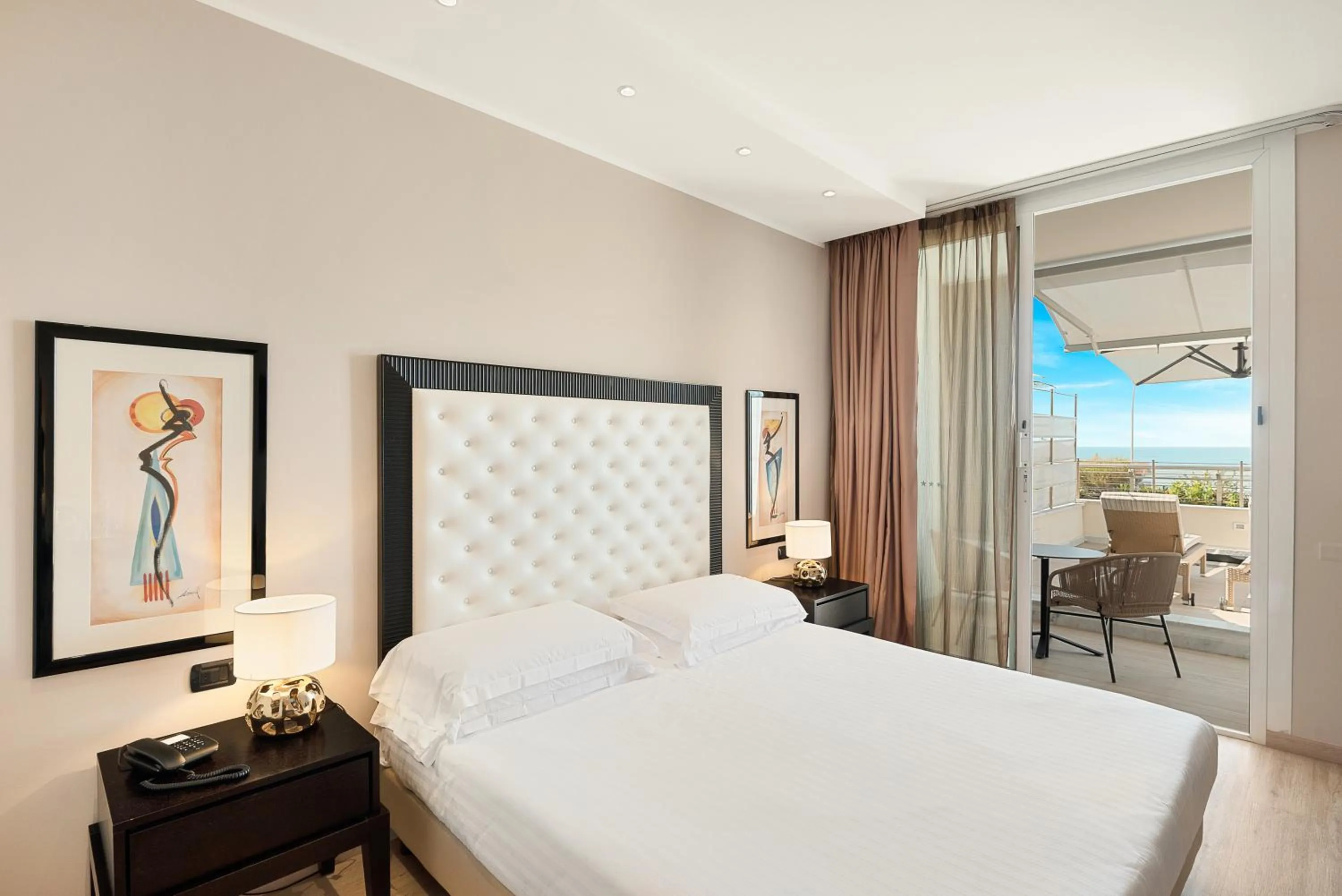 Balcony/Terrace, Bed in Hotel Excelsior