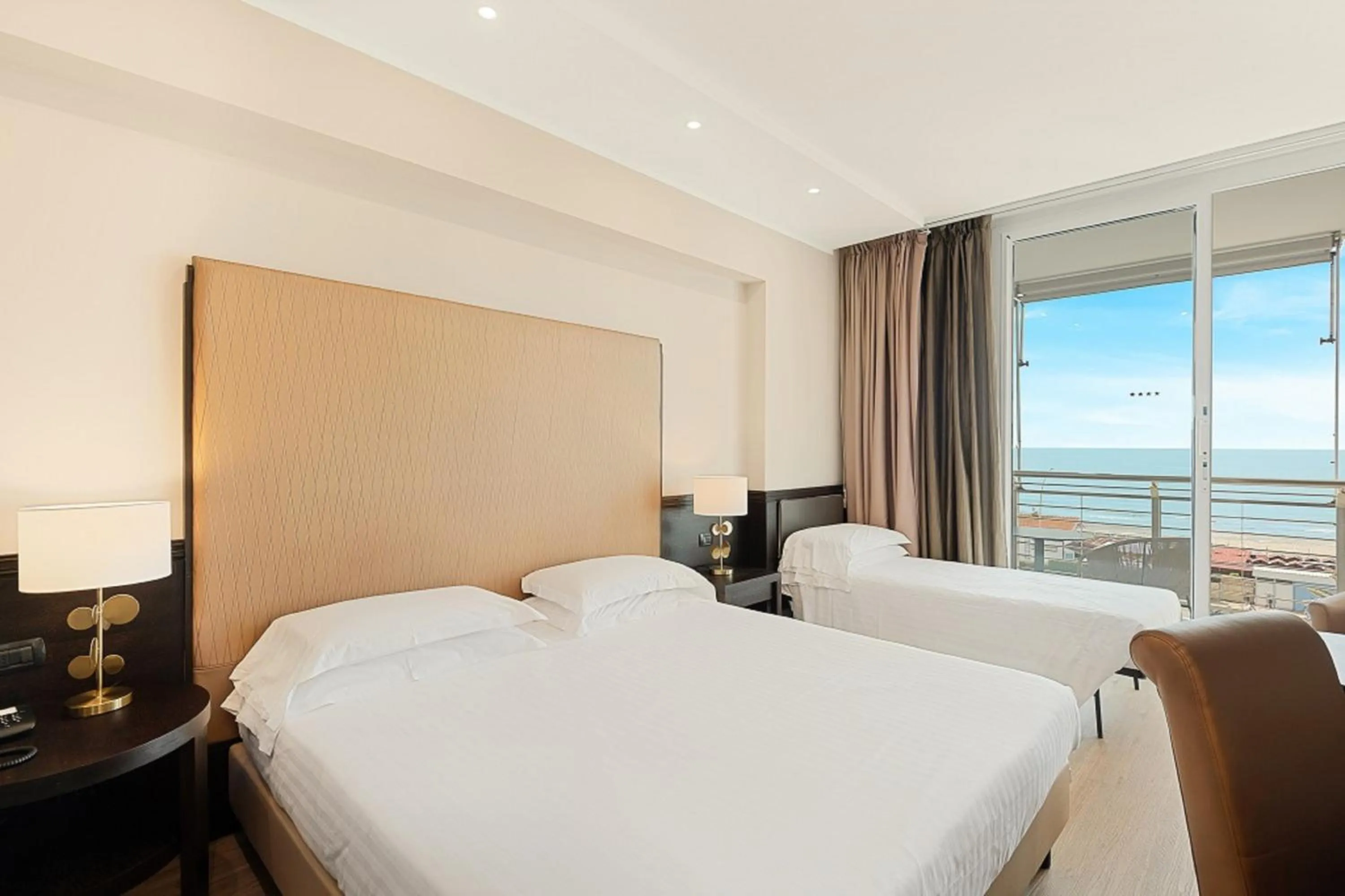 Balcony/Terrace, Bed in Hotel Excelsior