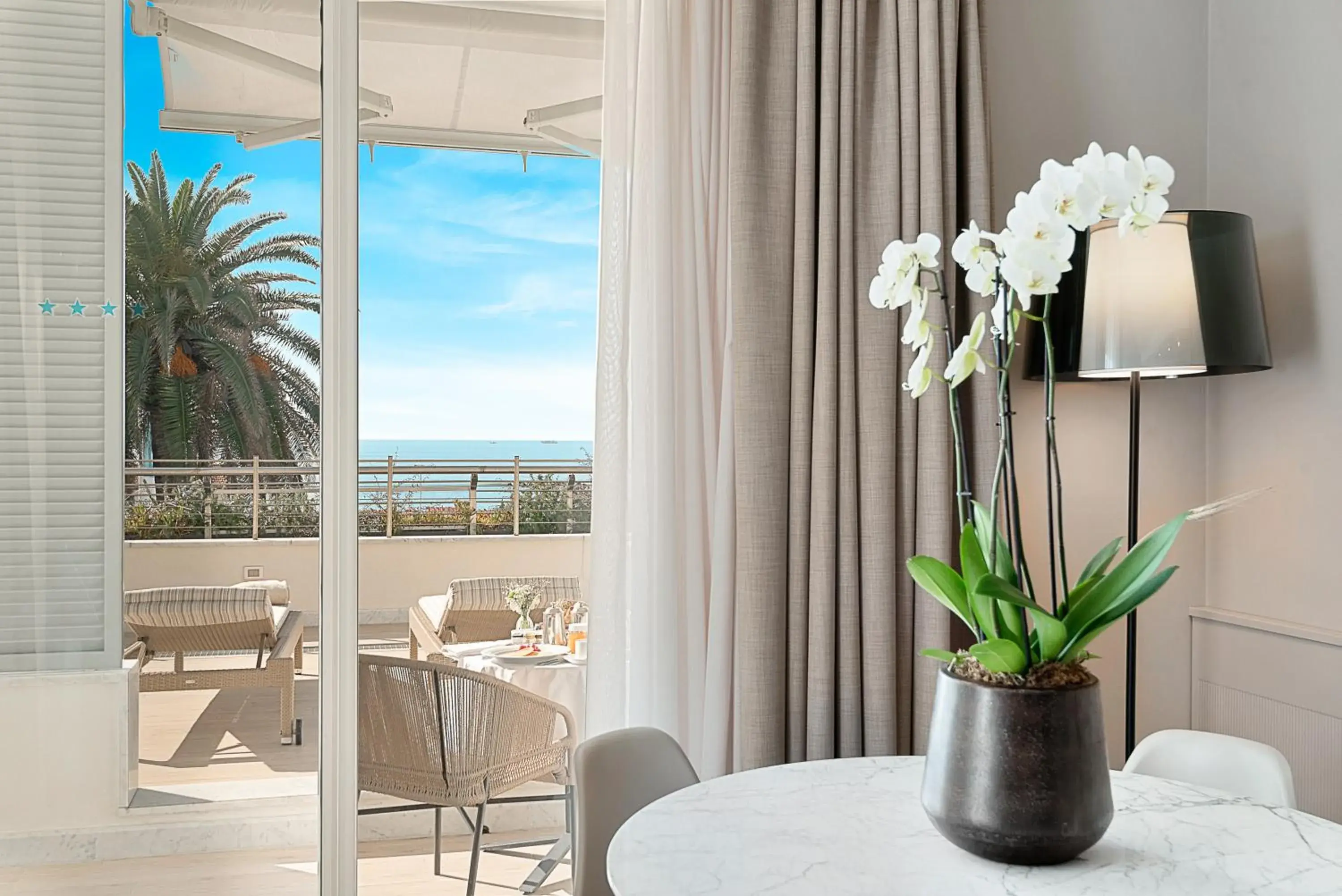 Suite with Terrace in Hotel Excelsior Suite with Terrace in Hotel Excelsior