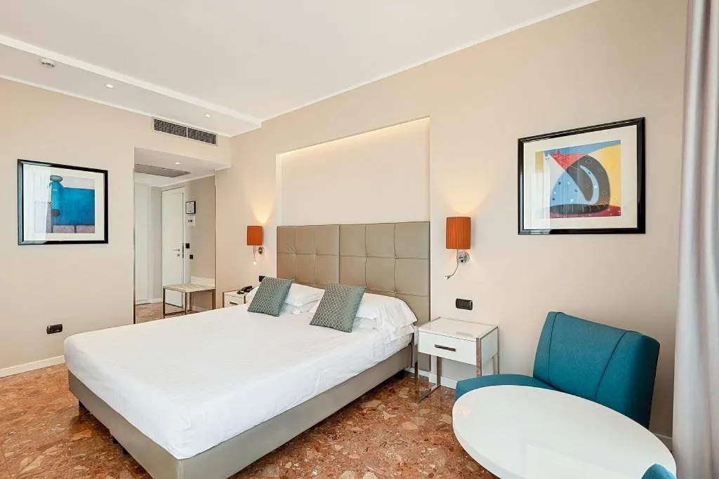 View (from property/room), Bed in Hotel Excelsior