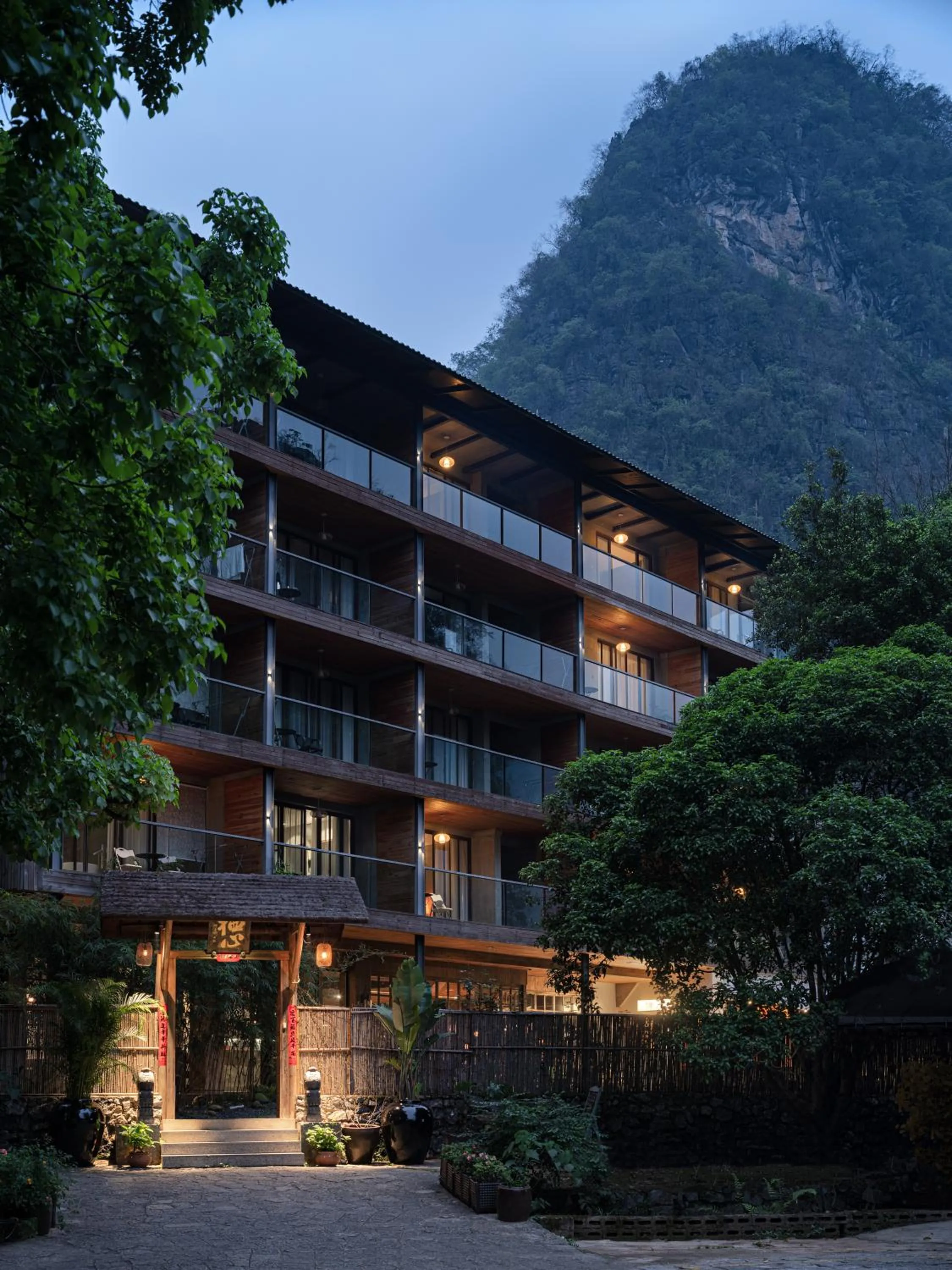 Qixin Jiuyin Inn Yangshuo