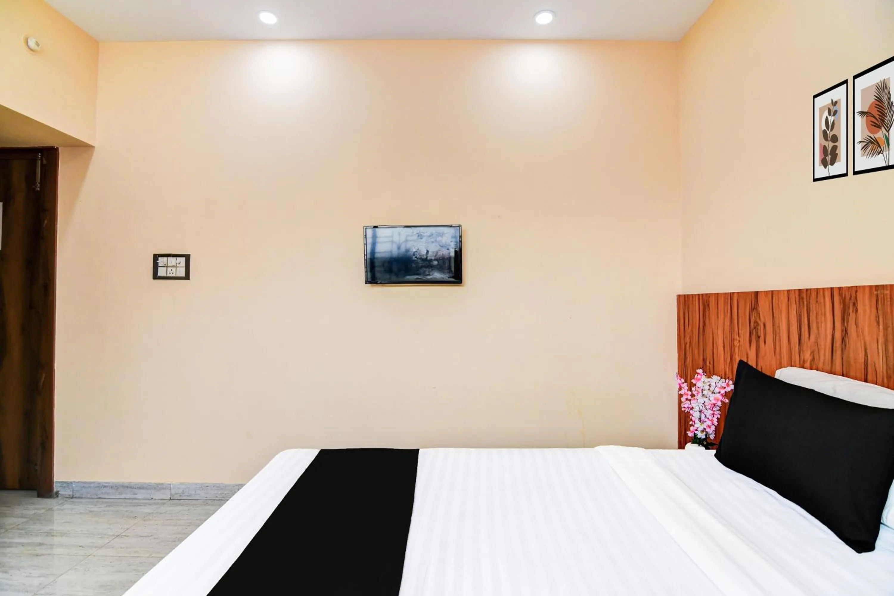 Bedroom, Bed in Hotel O DumDum Thana More Formerly Bimla Regency
