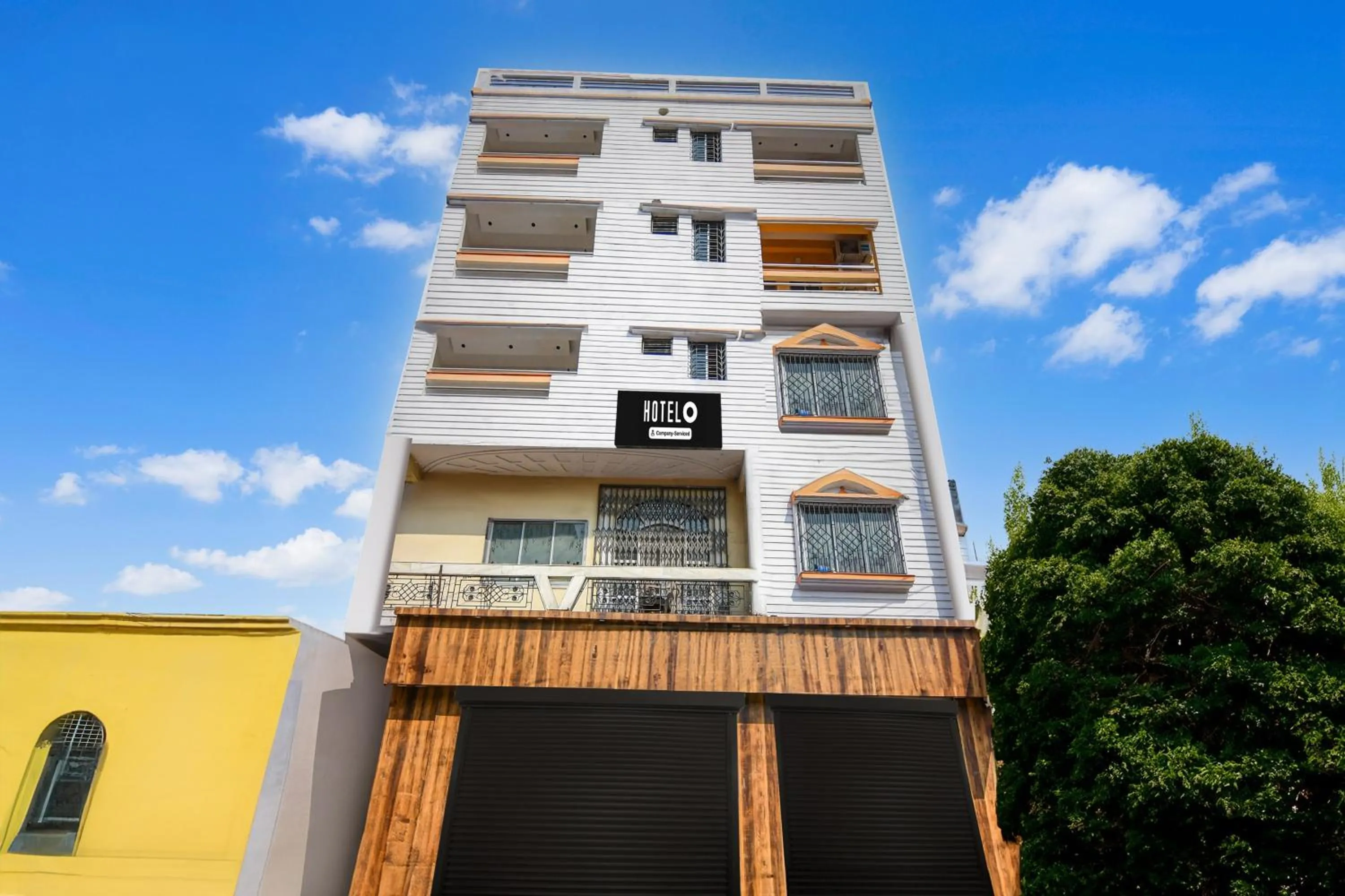 Facade/entrance in Hotel O DumDum Thana More Formerly Bimla Regency
