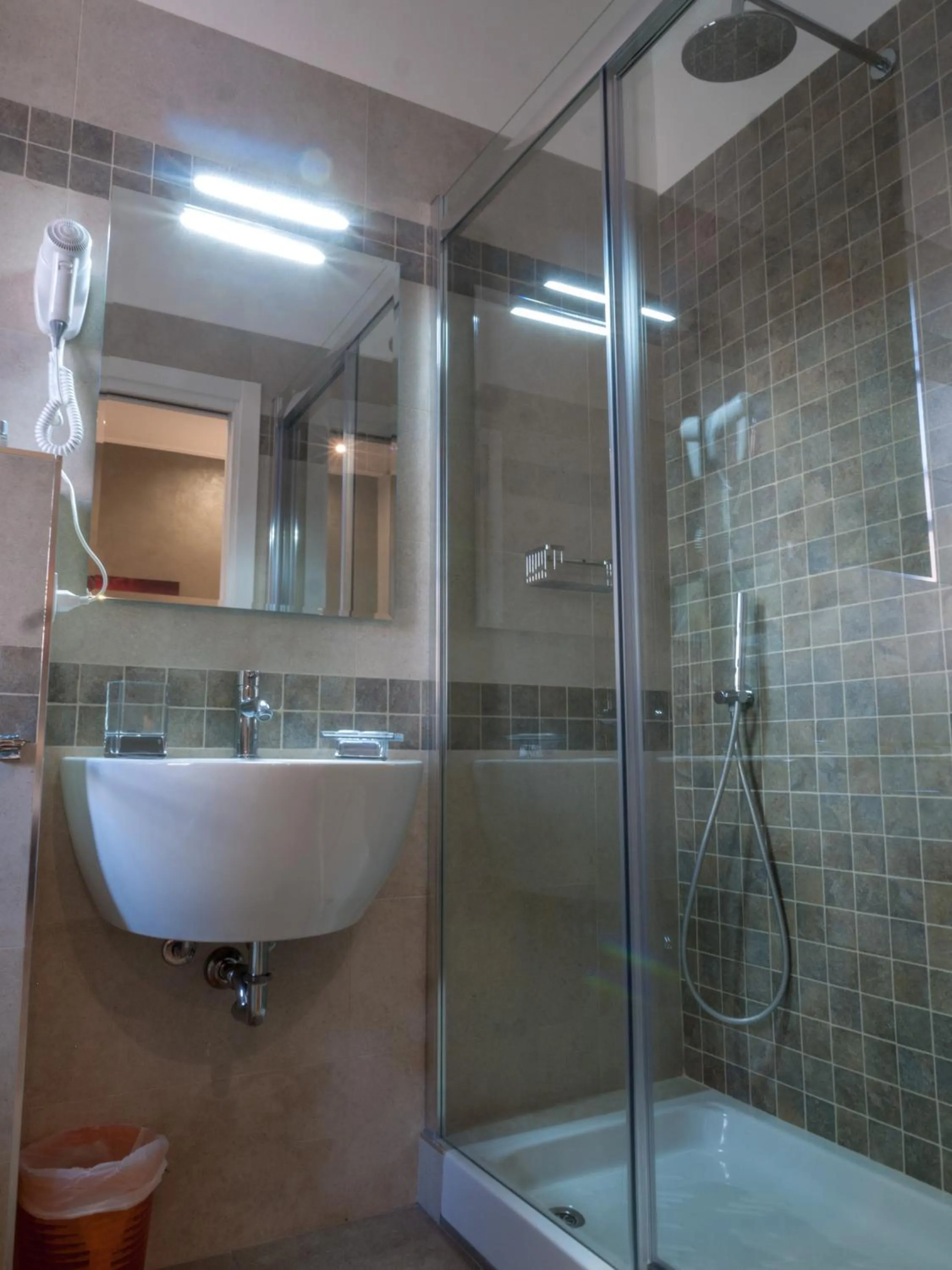 Shower in Bed Milano Linate