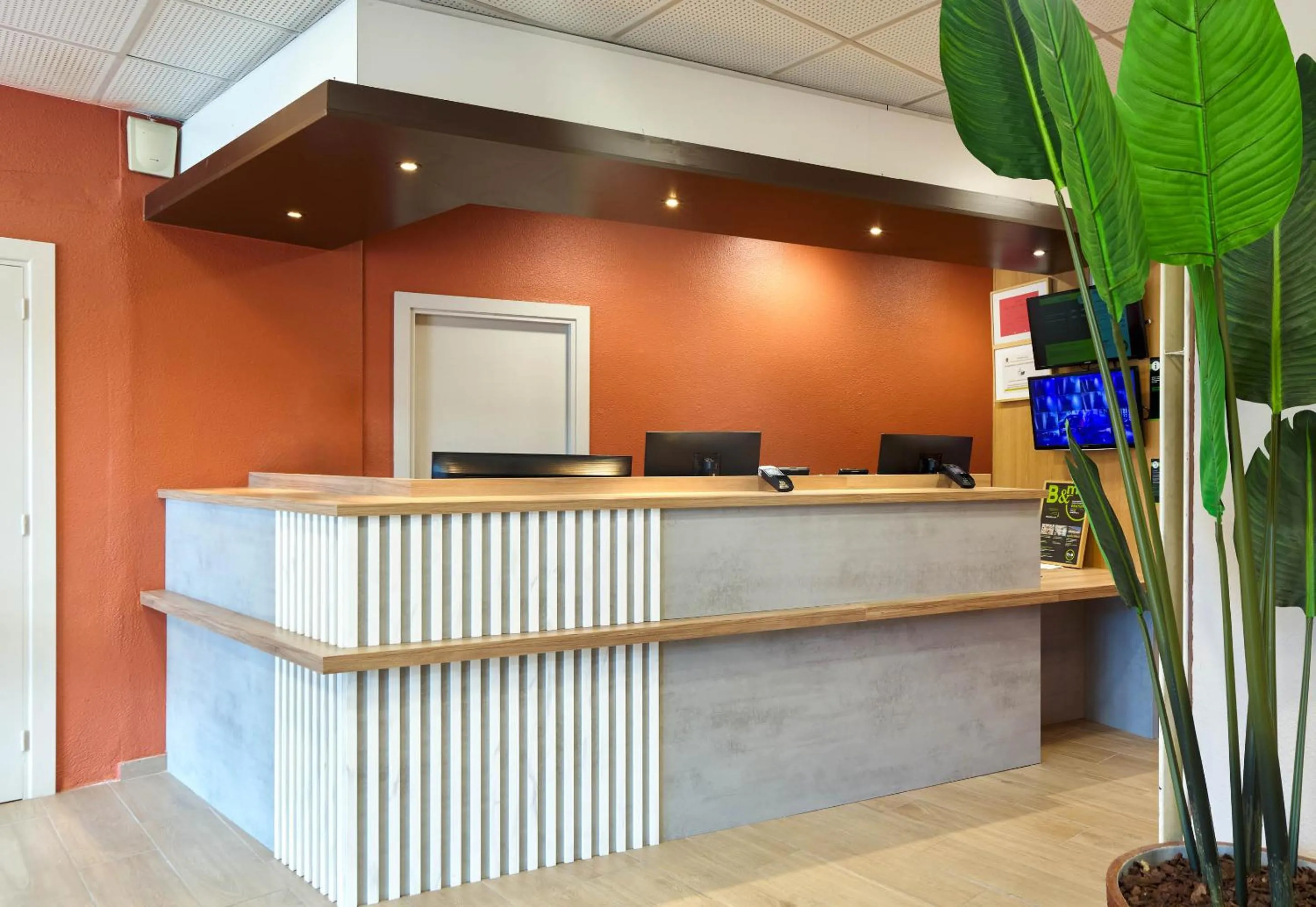 Lobby or reception in B&B HOTEL Paris Porte de la Villette