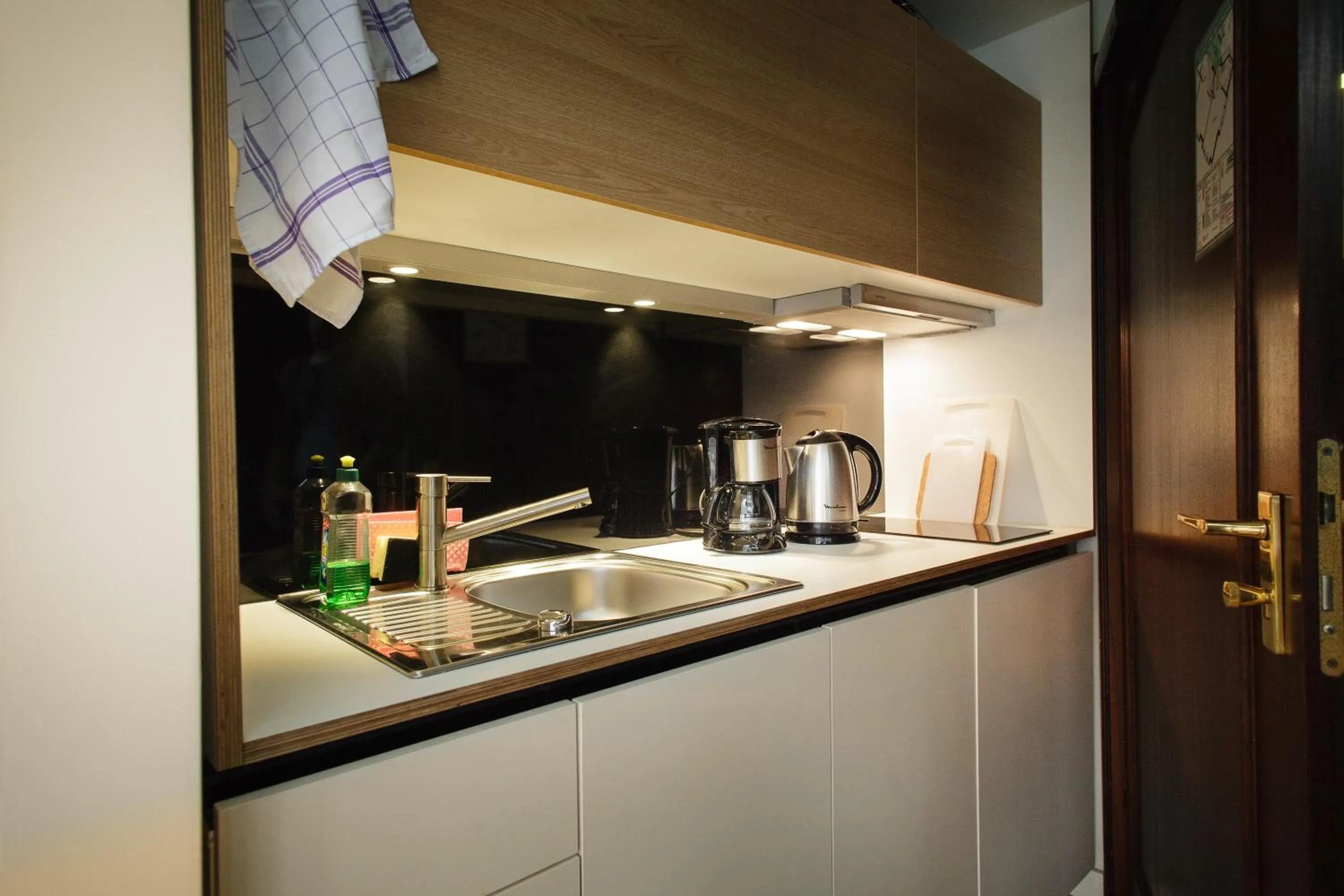 Kitchen or kitchenette in smartments Hamburg Aussenalster