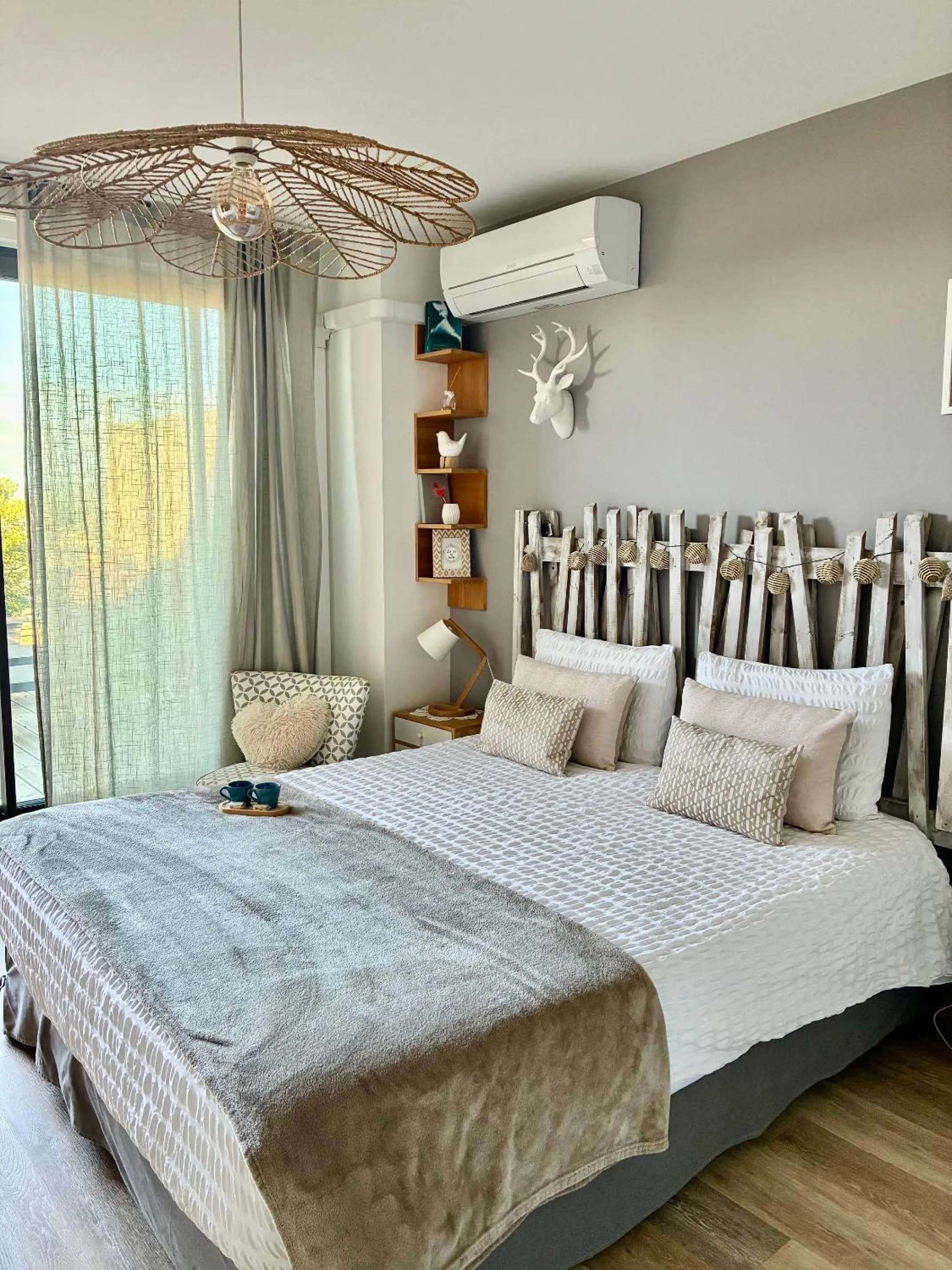 Photo of the whole room, Bed in Studios Nuitée en Provence