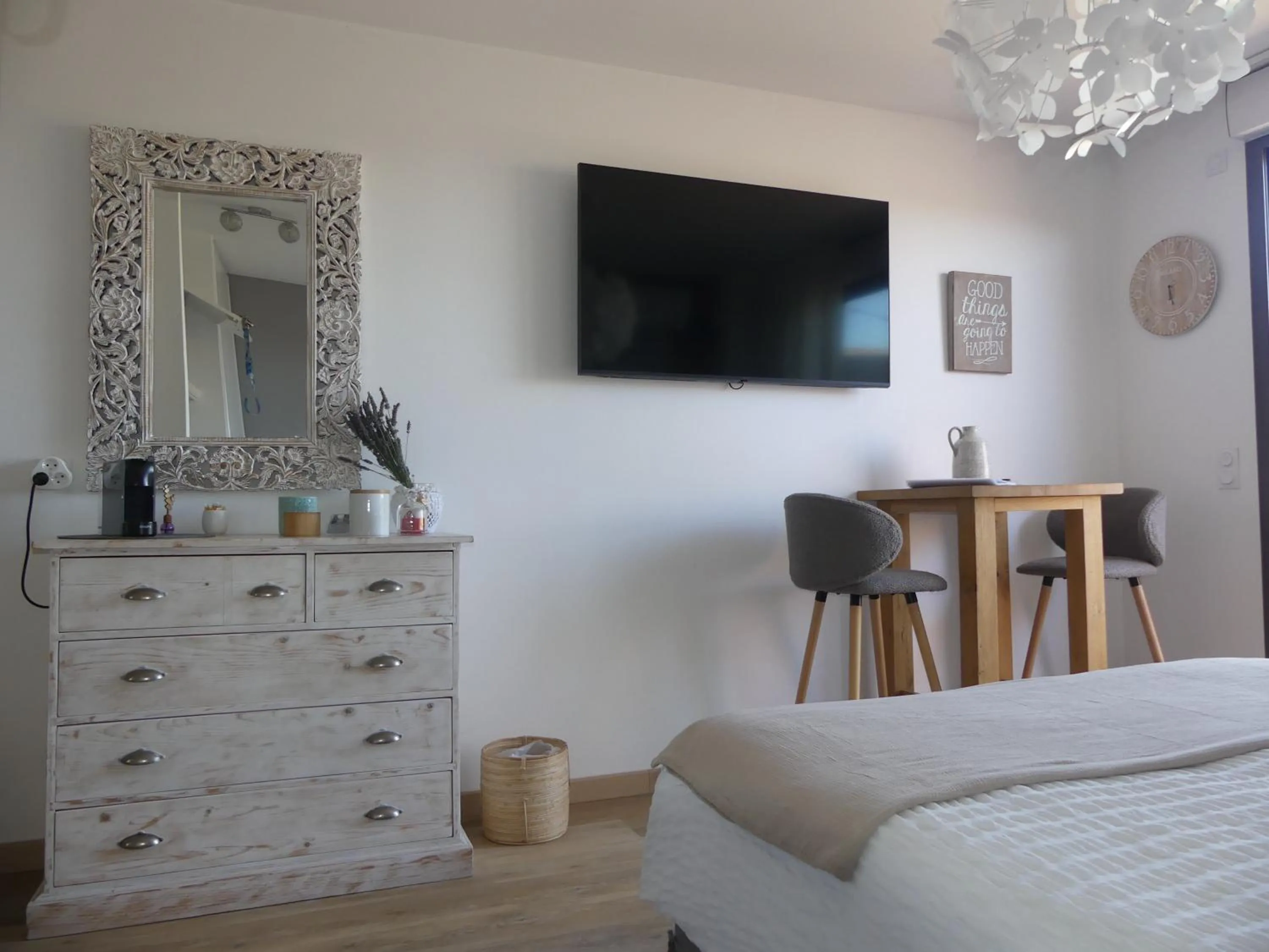 Photo of the whole room, Bed in Studios Nuitée en Provence