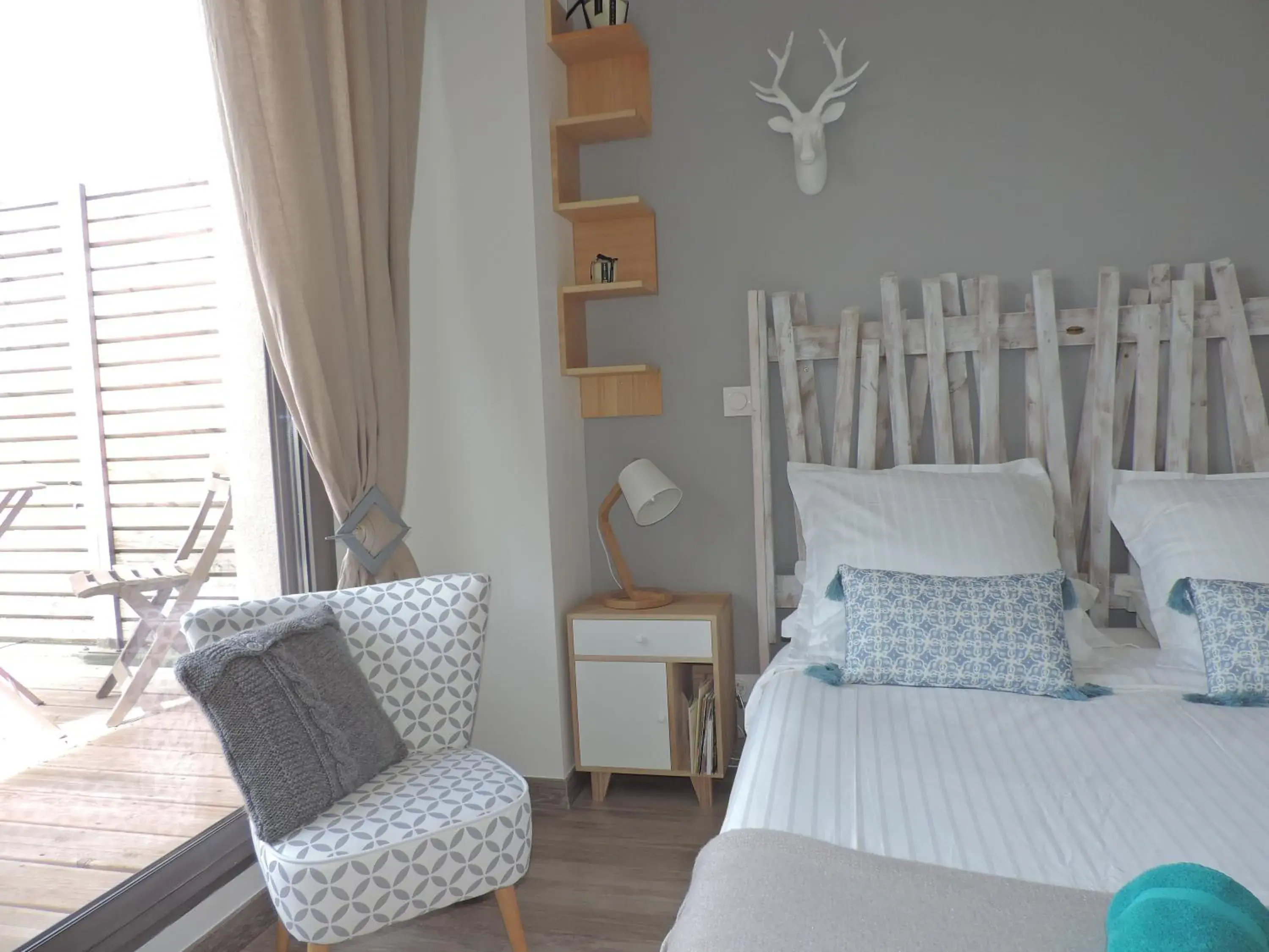 Apartment with Pool View in Studios Nuitée en Provence Apartment with Pool View in Studios Nuitée en Provence