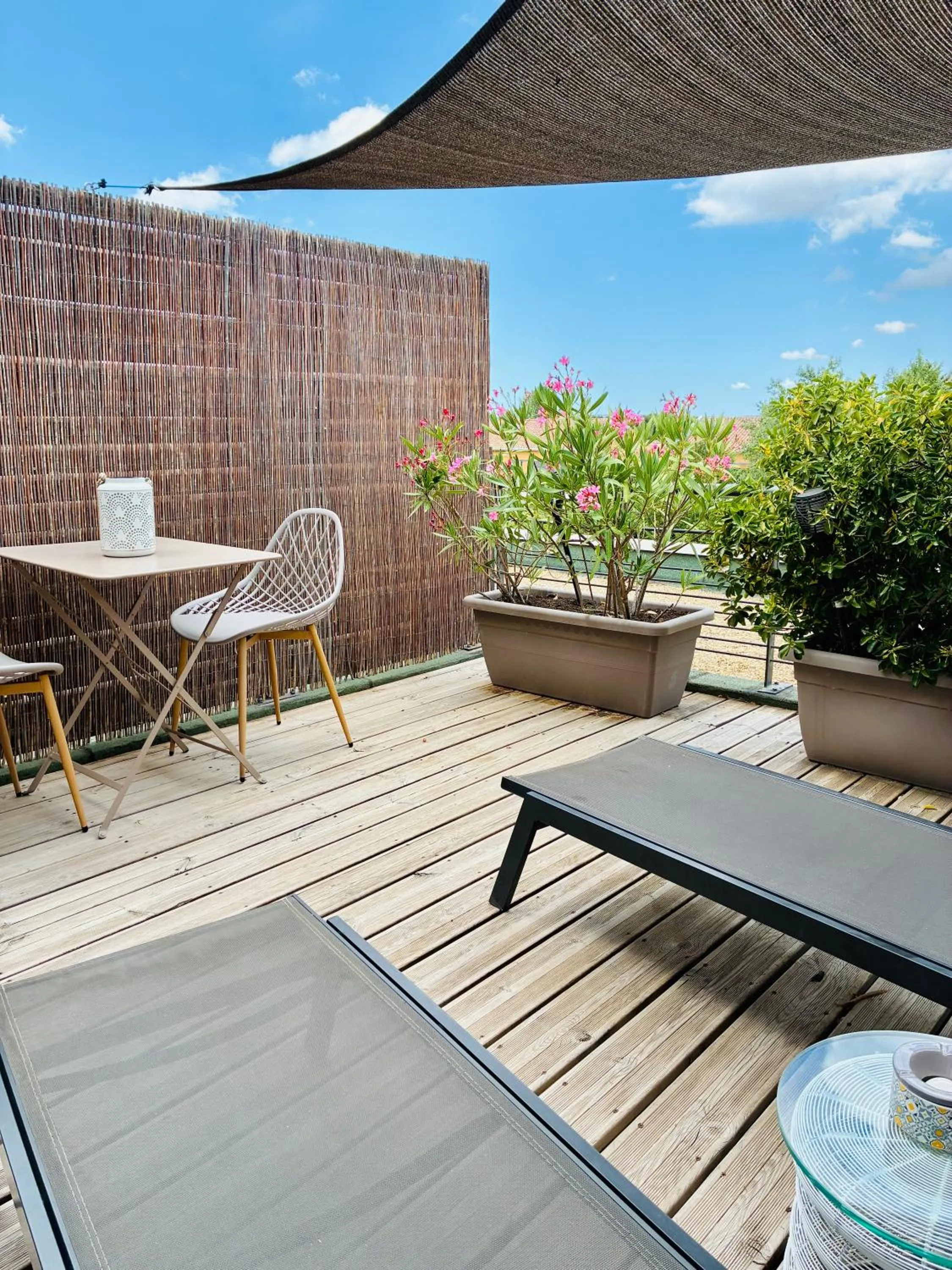 Balcony/Terrace in Studios Nuitée en Provence