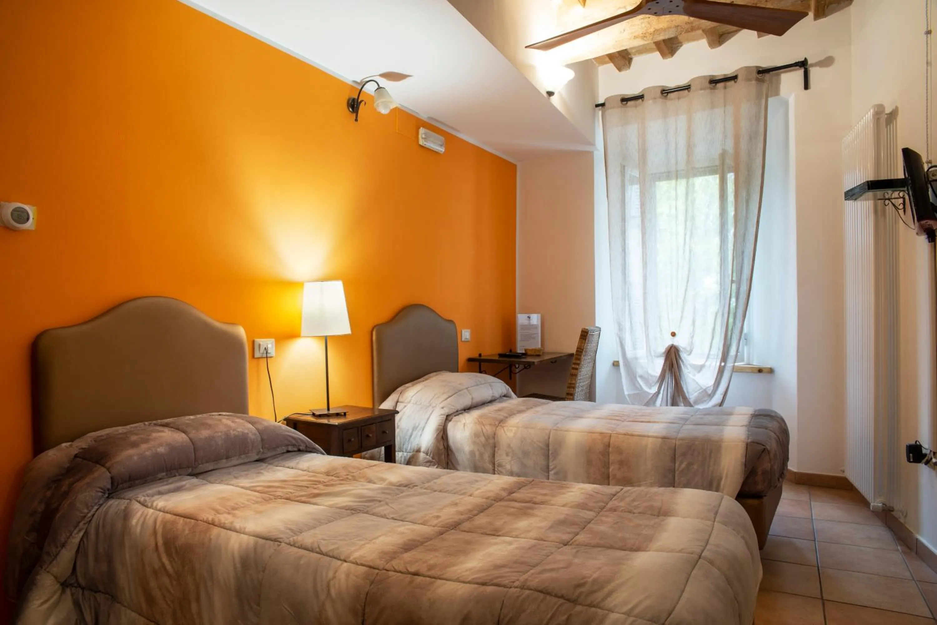 Double or Twin Room with Shared Bathroom - single occupancy in Porta Mazzini Affittacamere