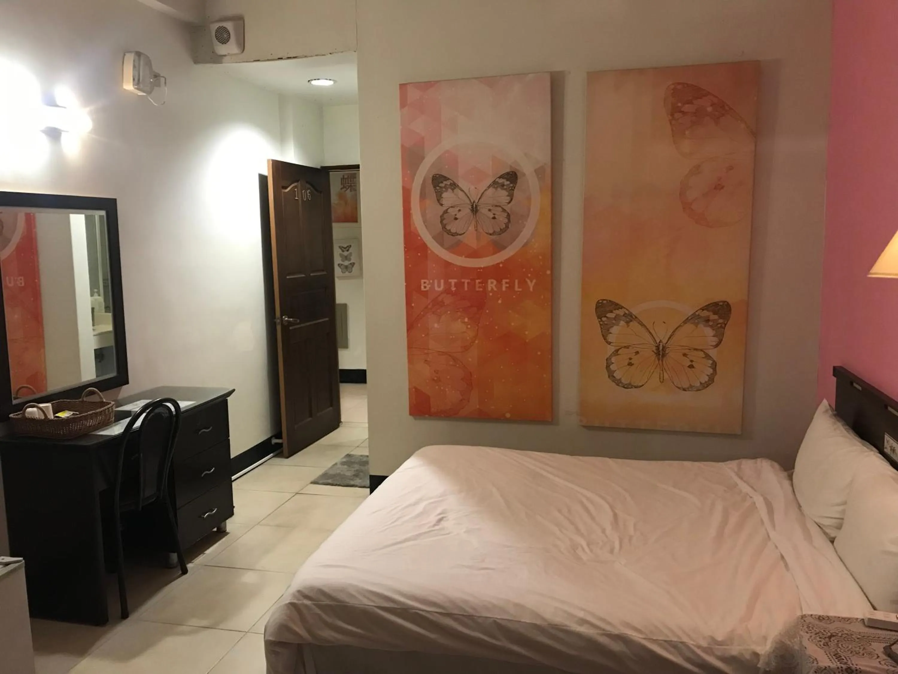 Photo of the whole room, Bed in Songboling Hot Spring Inn