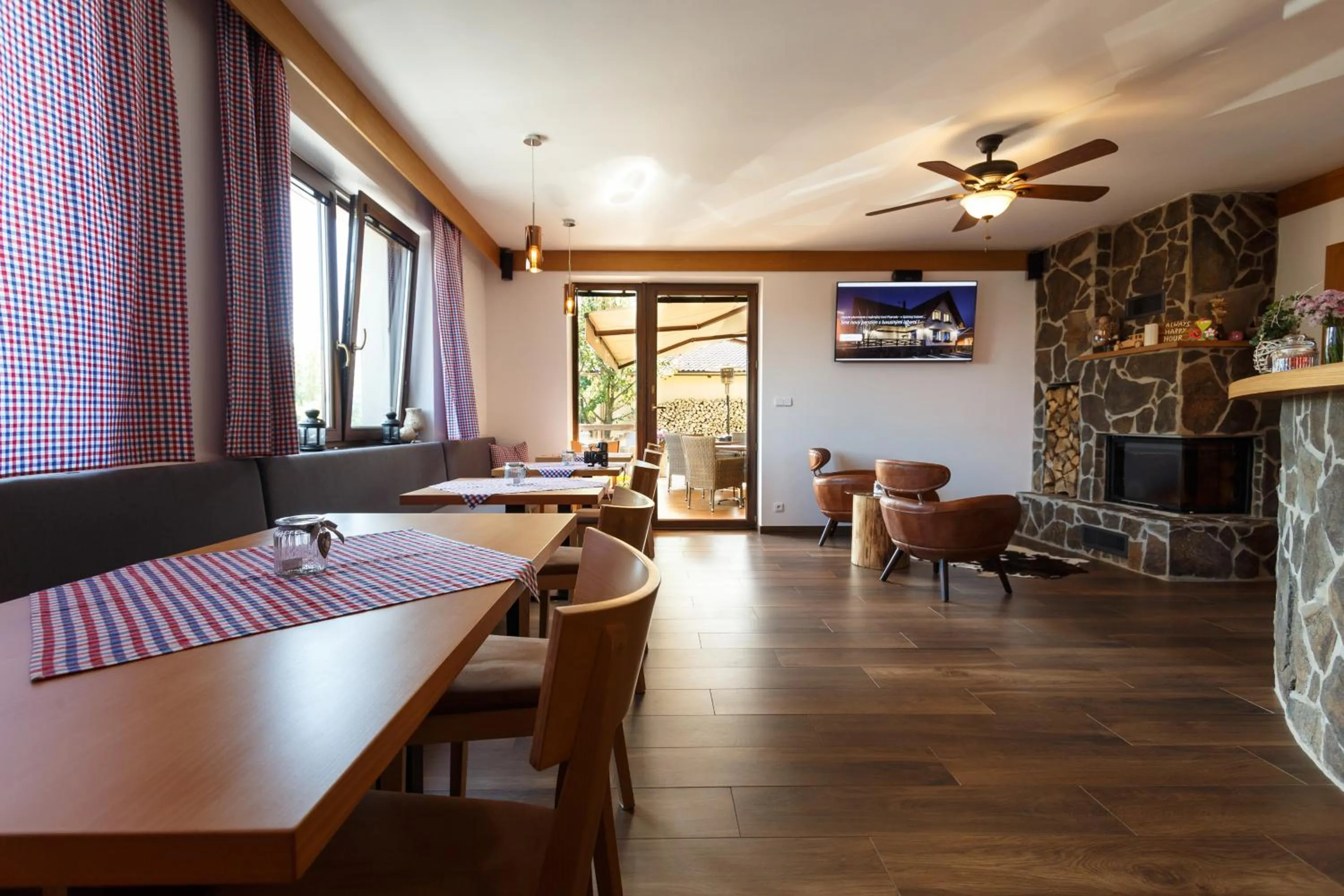 Communal lounge/ TV room in Penzión Darinka