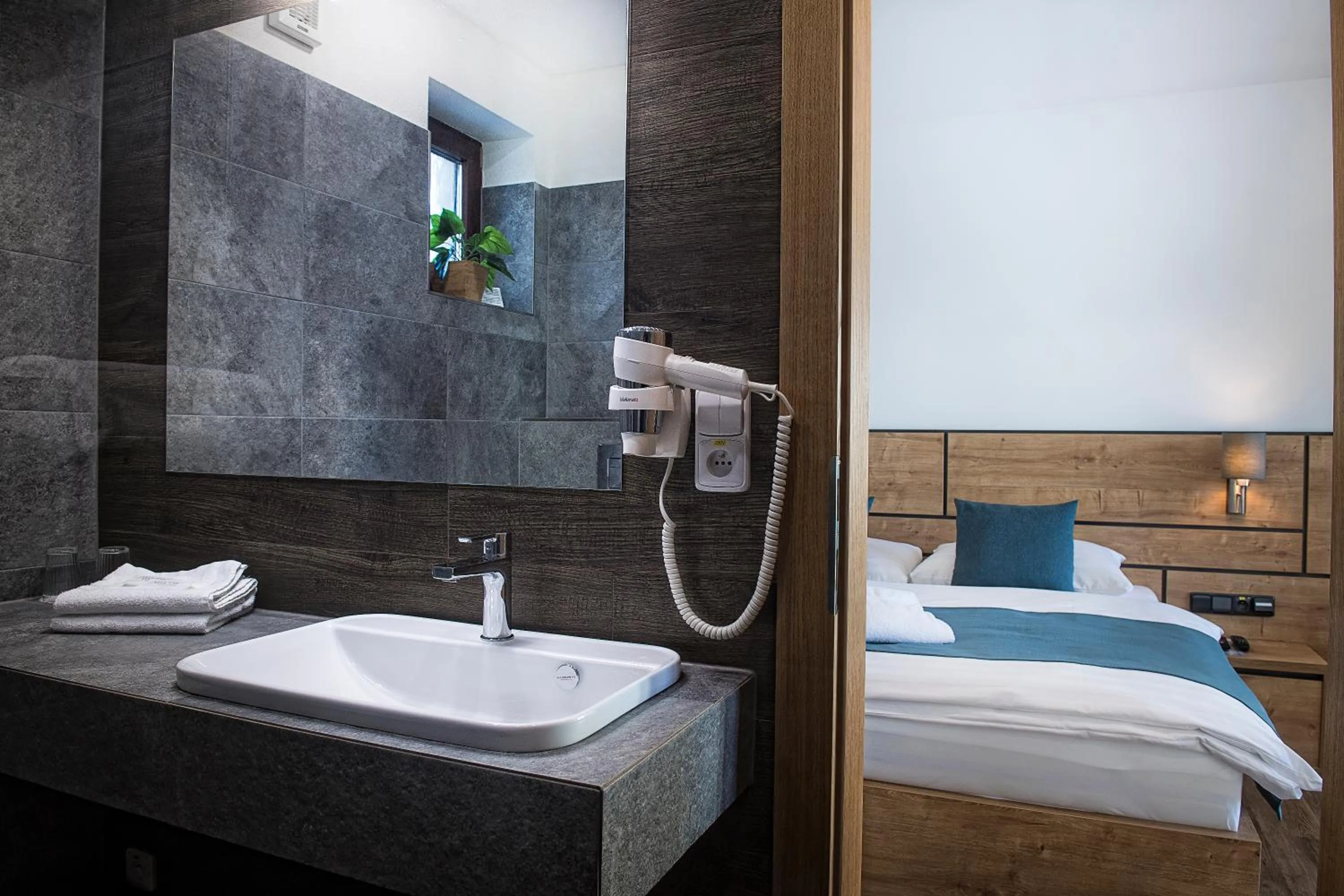 Bathroom, Bed in Penzión Darinka