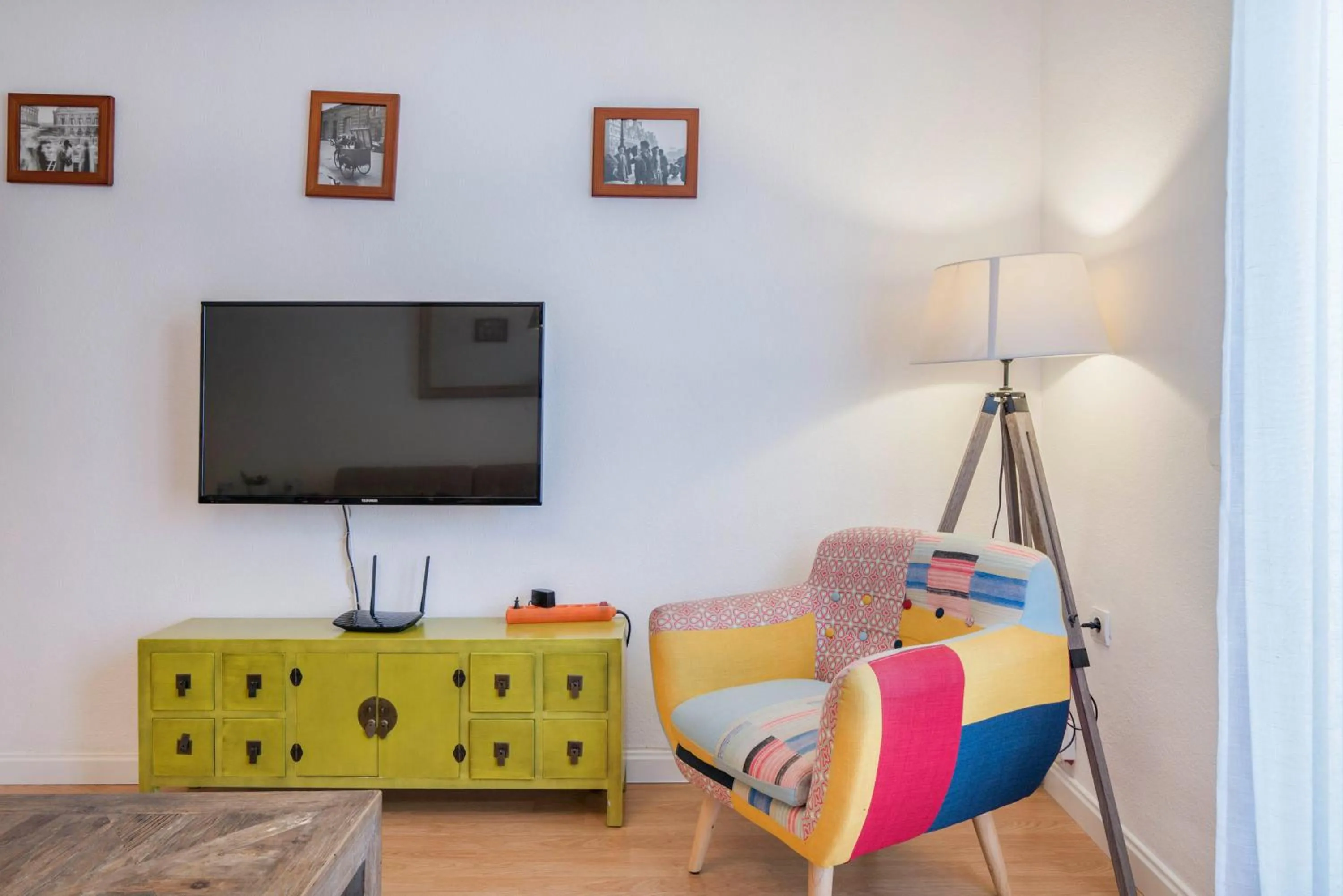 UrbanChicMalaga 3 Bedroom Spacious Quiet Historic Malaga Apt